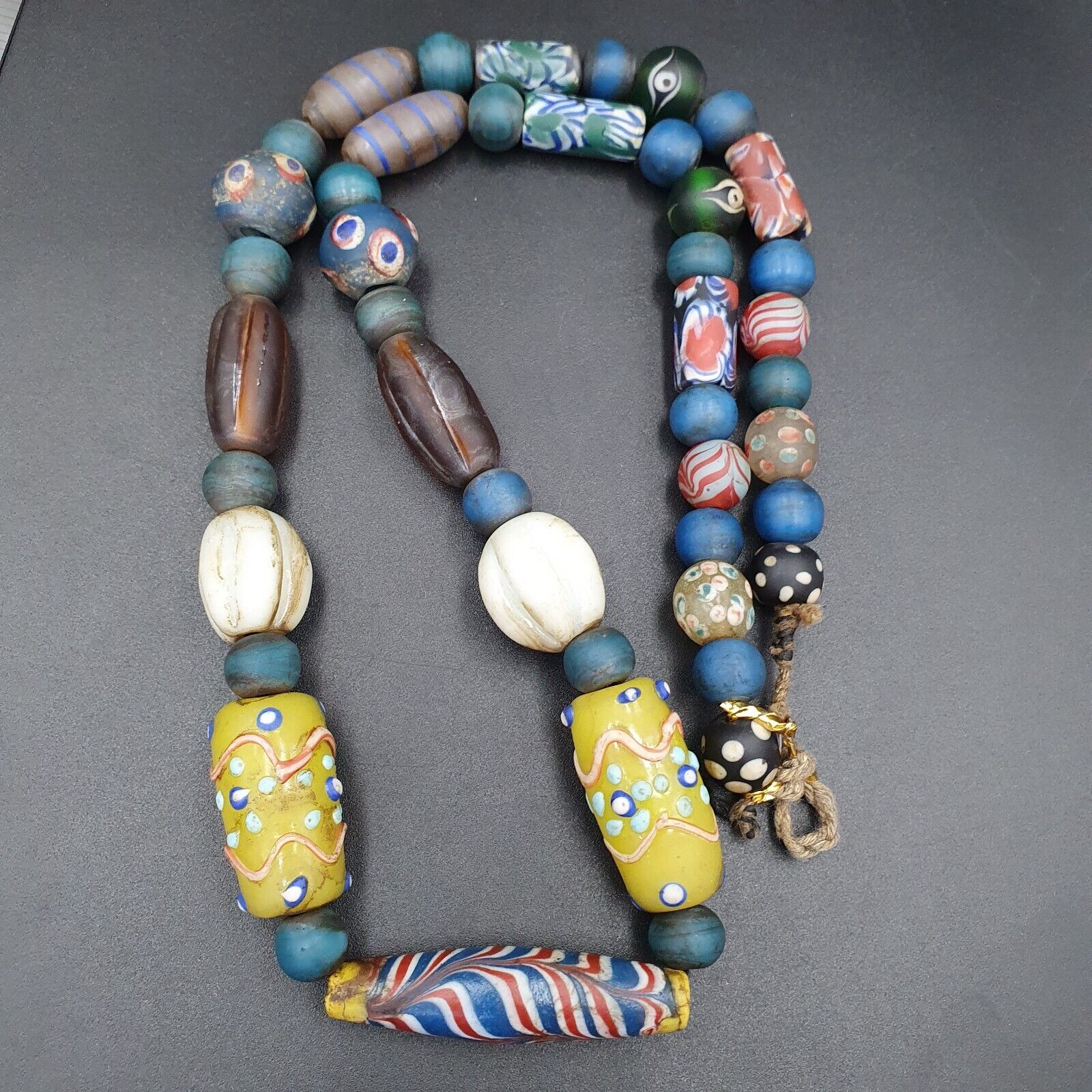 Beautiful vintage Fancy Feather Pattern Skunk lampwork glass beads Long Necklace