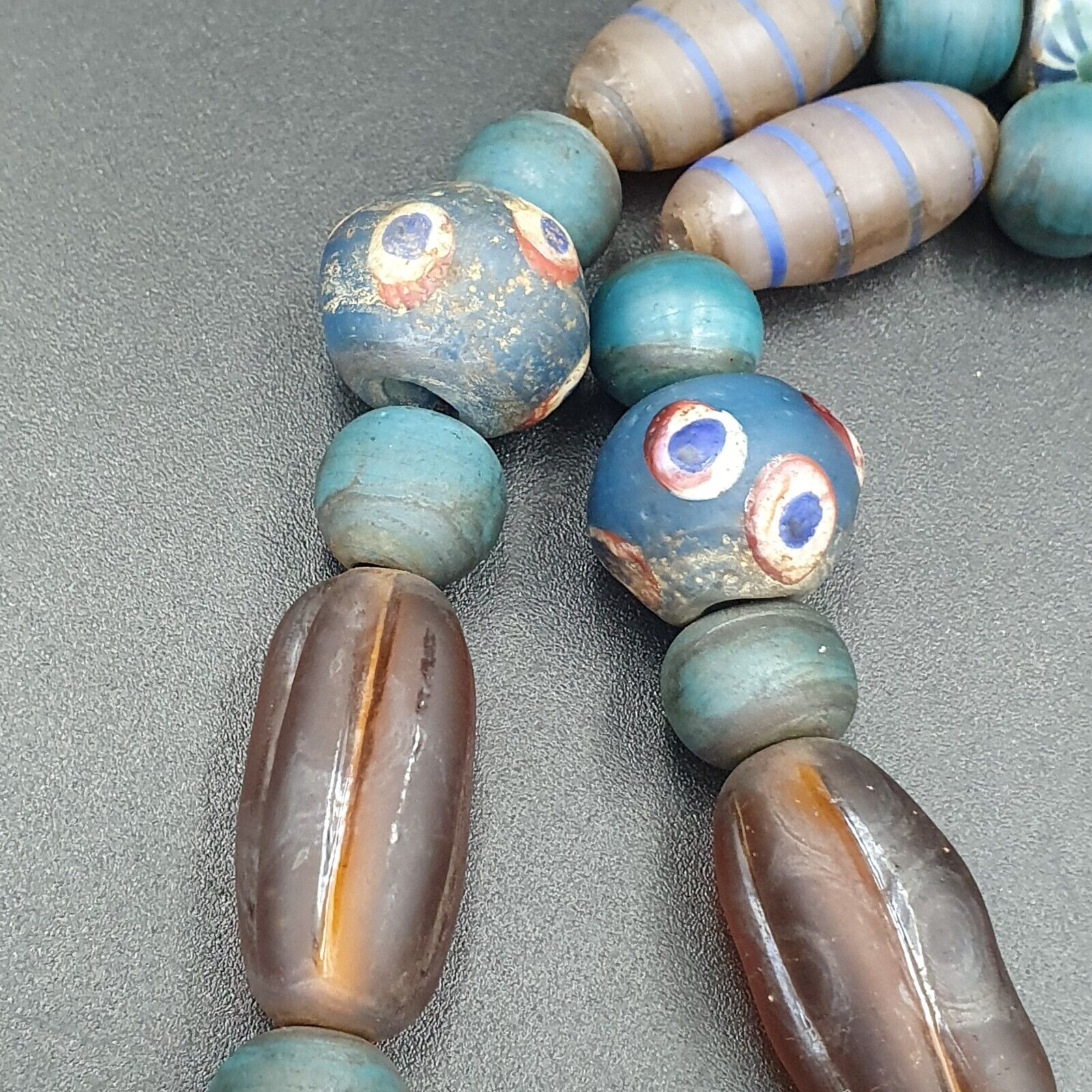 Beautiful vintage Fancy Feather Pattern Skunk lampwork glass beads Long Necklace