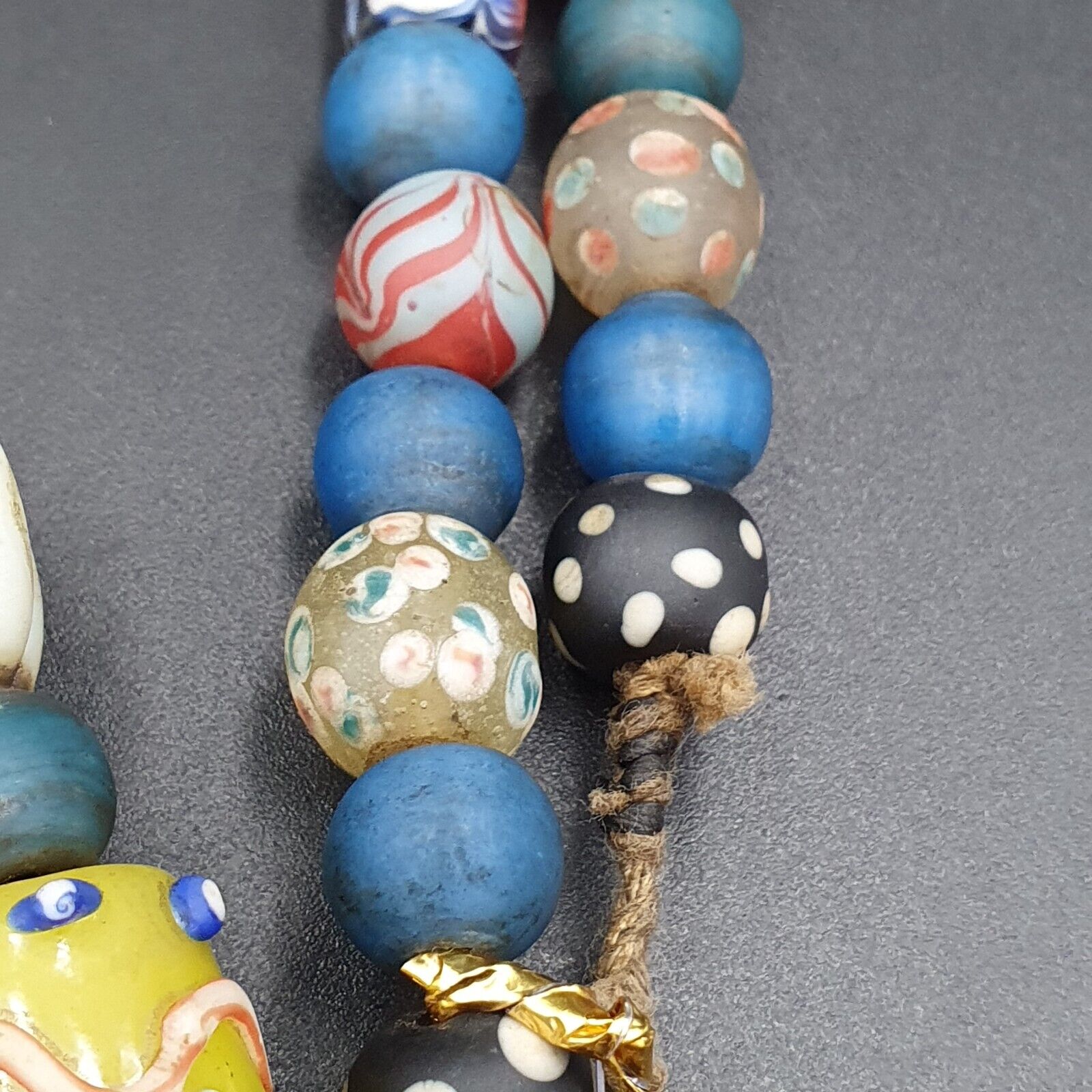 Beautiful vintage Fancy Feather Pattern Skunk lampwork glass beads Long Necklace