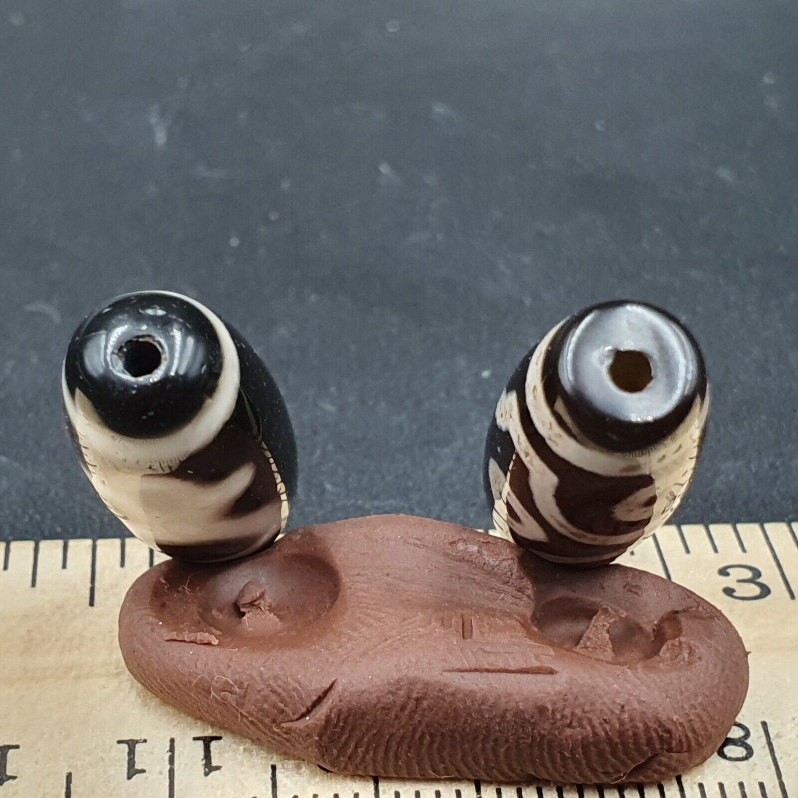 N#211 Himalayan Indo Tibetan rare Patterns Dzi Amulet Bead Lot 2 Beads