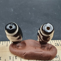 N#211 Himalayan Indo Tibetan rare Patterns Dzi Amulet Bead Lot 2 Beads