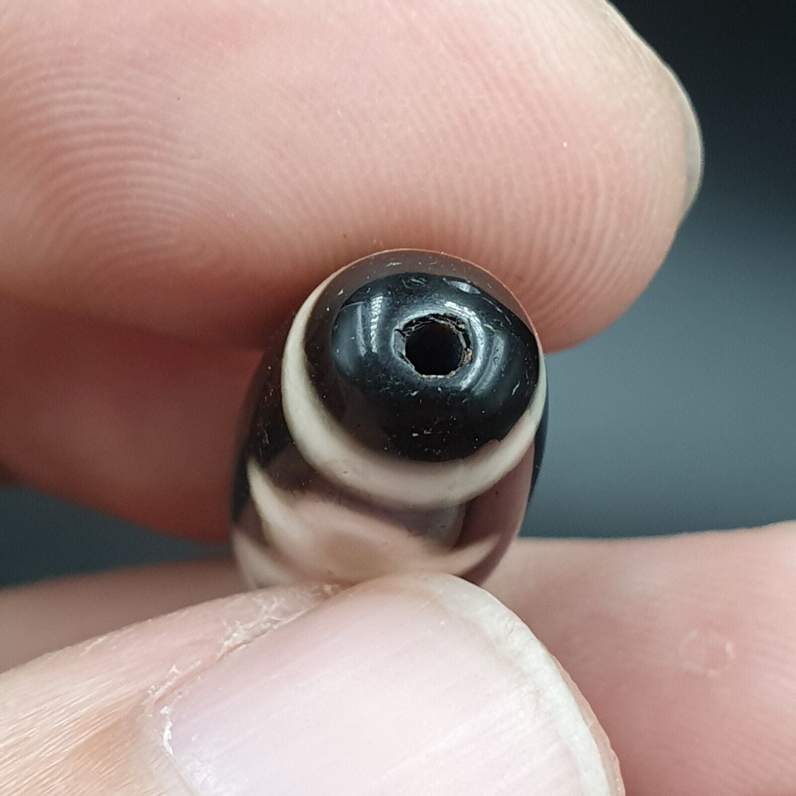 N#211 Himalayan Indo Tibetan rare Patterns Dzi Amulet Bead Lot 2 Beads