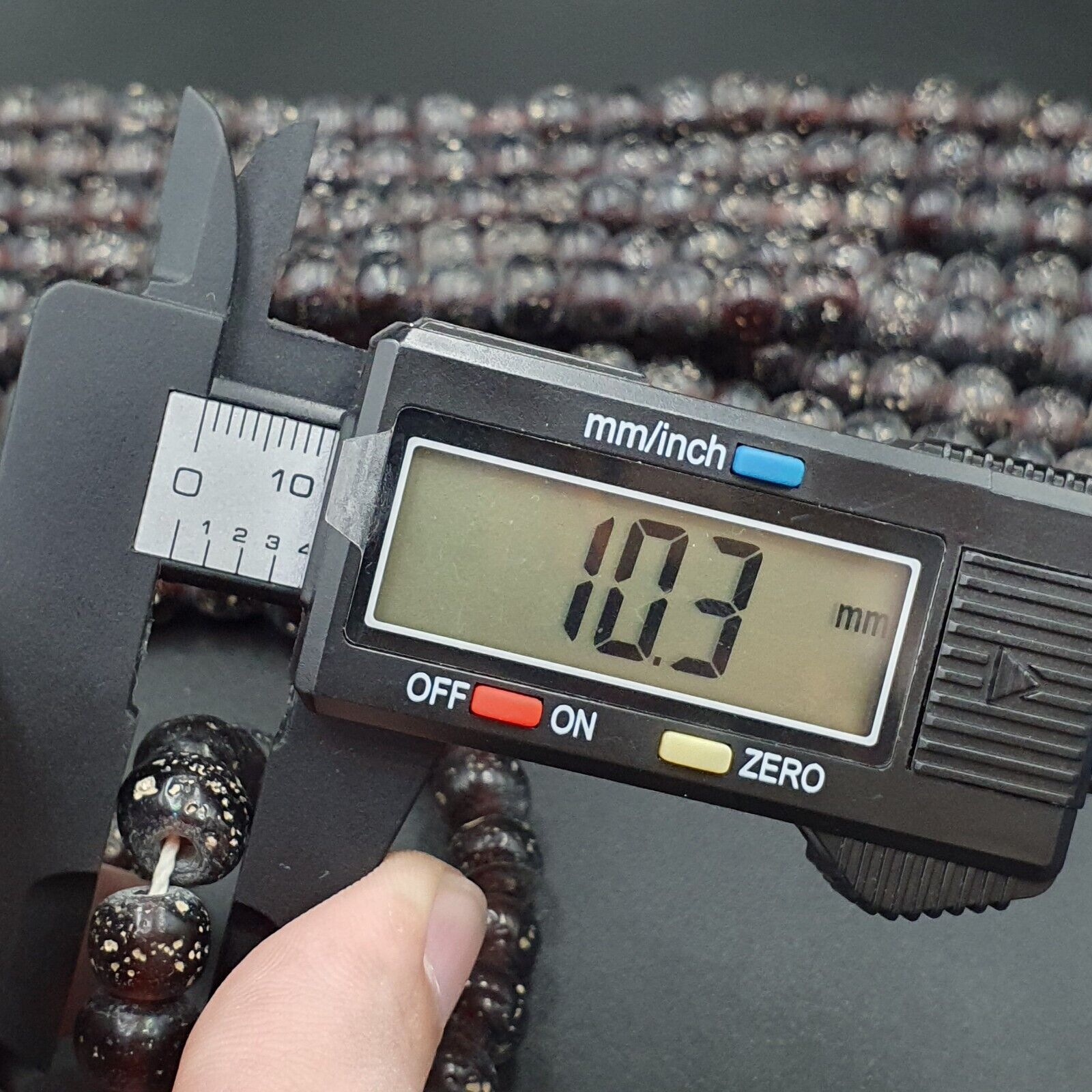 BEAUTIFUL OLD Garnet Red GLASS Vintage BEADs 24" Strand 10mm