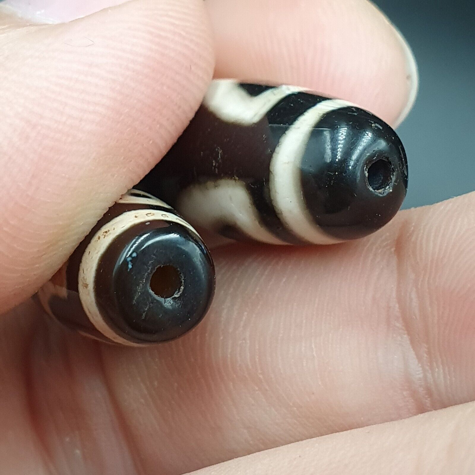 N#211 Himalayan Indo Tibetan rare Patterns Dzi Amulet Bead Lot 2 Beads