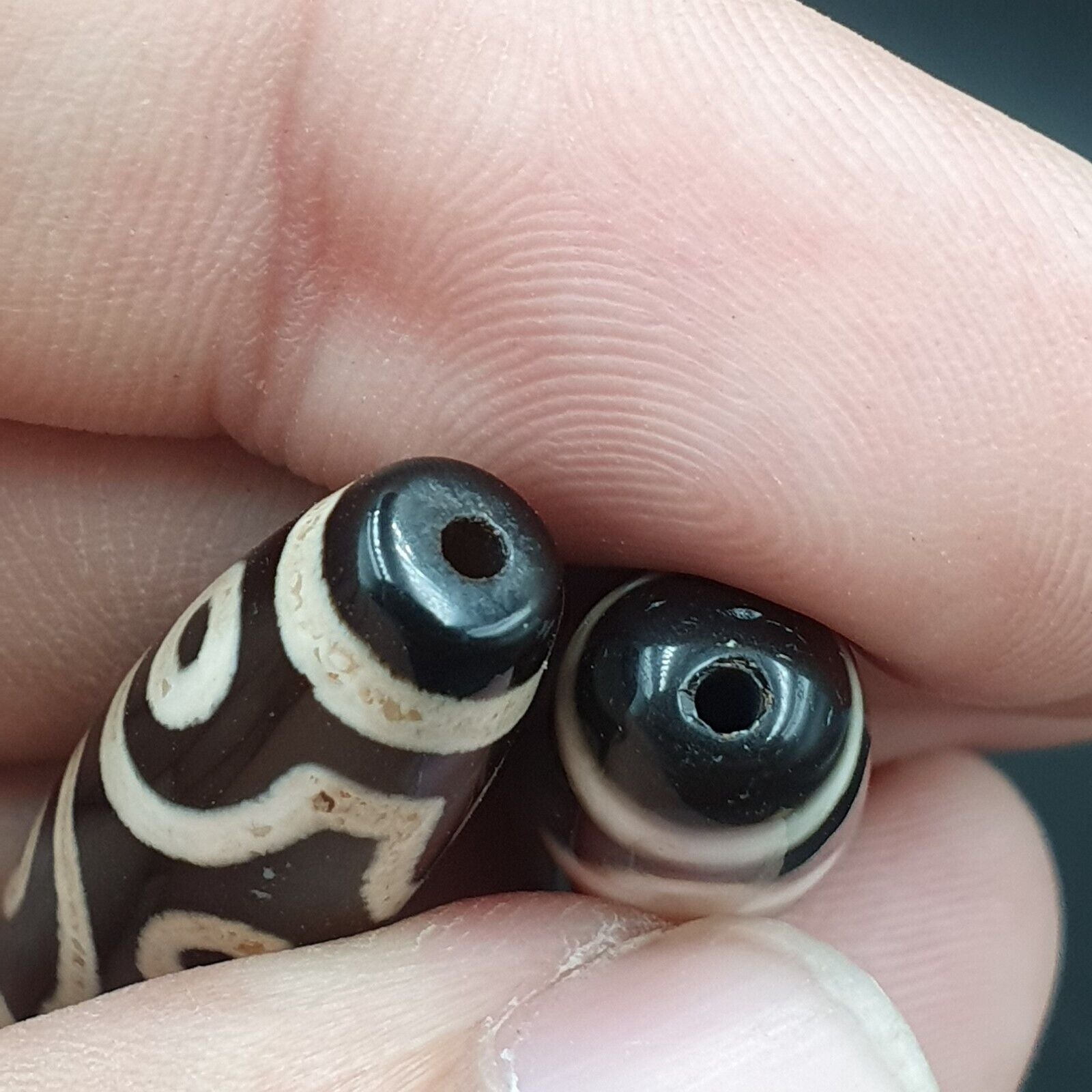 N#211 Himalayan Indo Tibetan rare Patterns Dzi Amulet Bead Lot 2 Beads