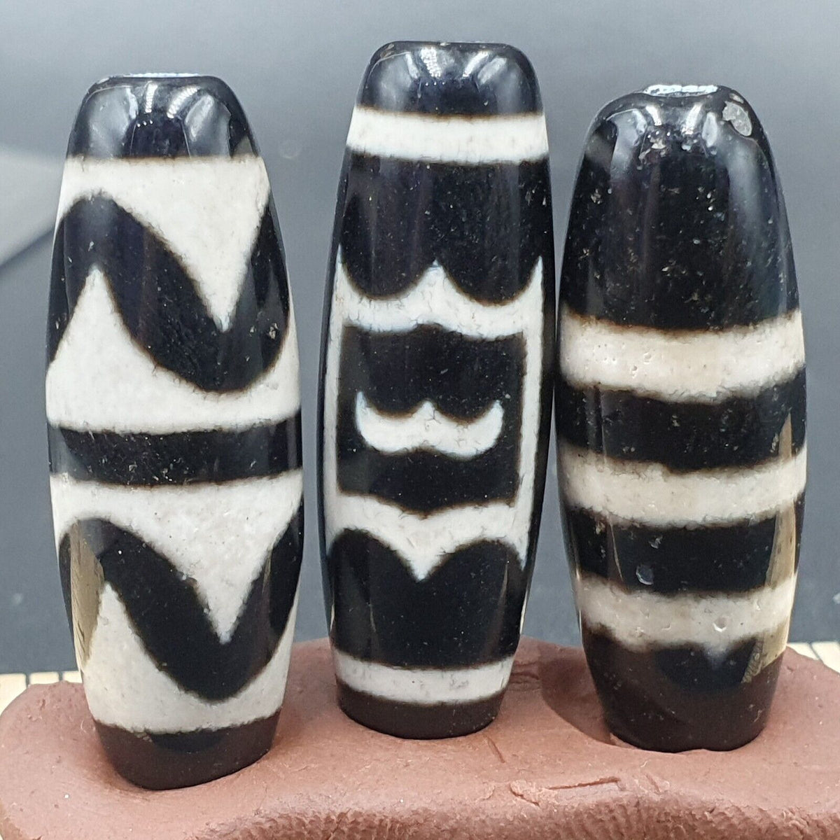 N#342 Himalayan Indo Tibetan rare Patterns  Dzi Amulet Bead Lot 3 Beads