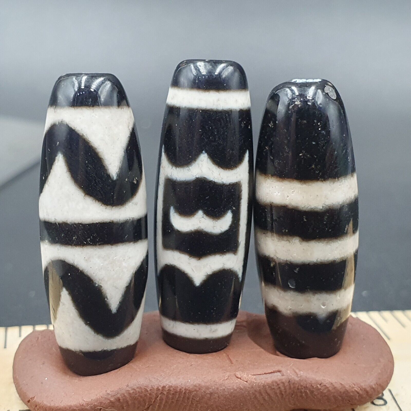 N#342 Himalayan Indo Tibetan rare Patterns  Dzi Amulet Bead Lot 3 Beads