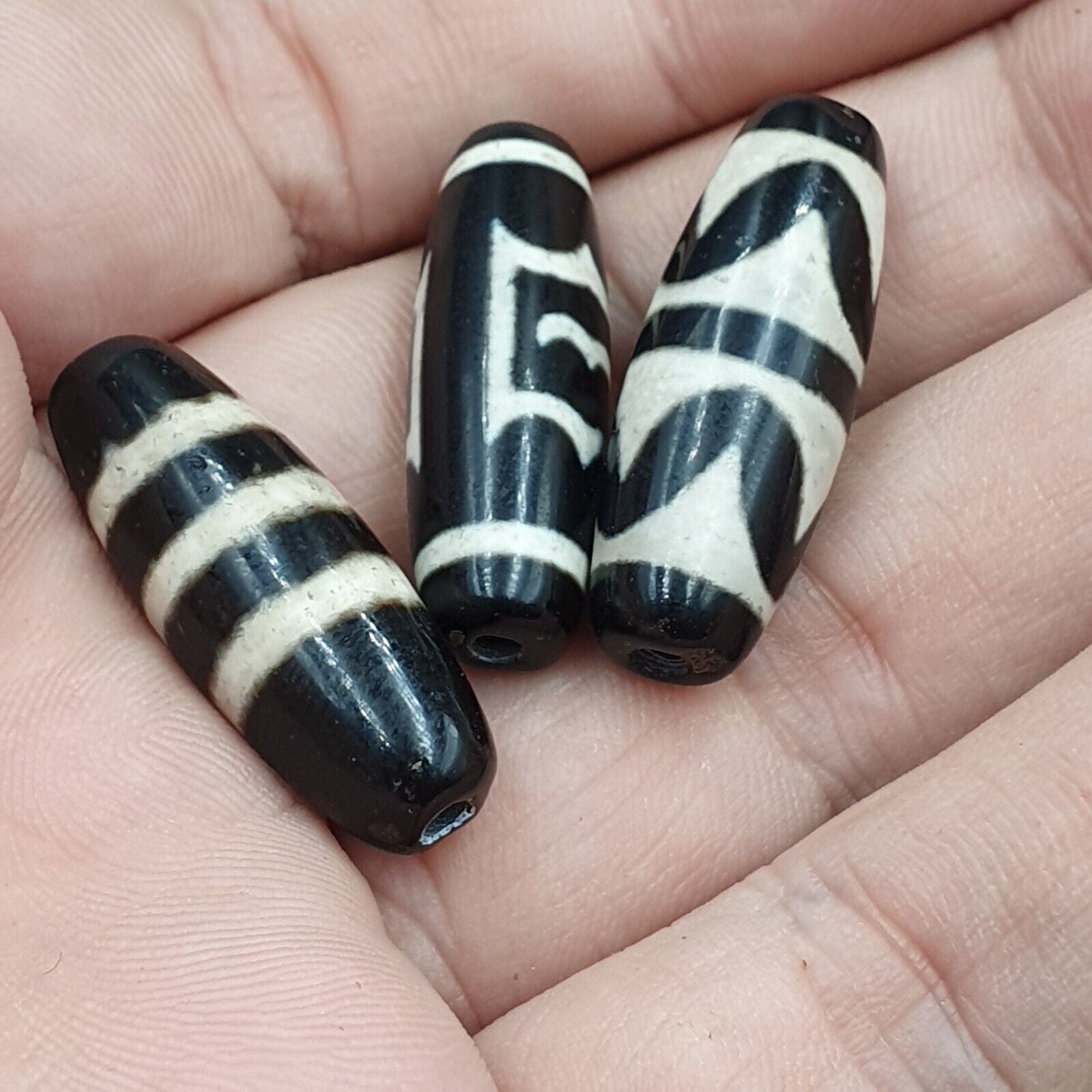 N#342 Himalayan Indo Tibetan rare Patterns  Dzi Amulet Bead Lot 3 Beads