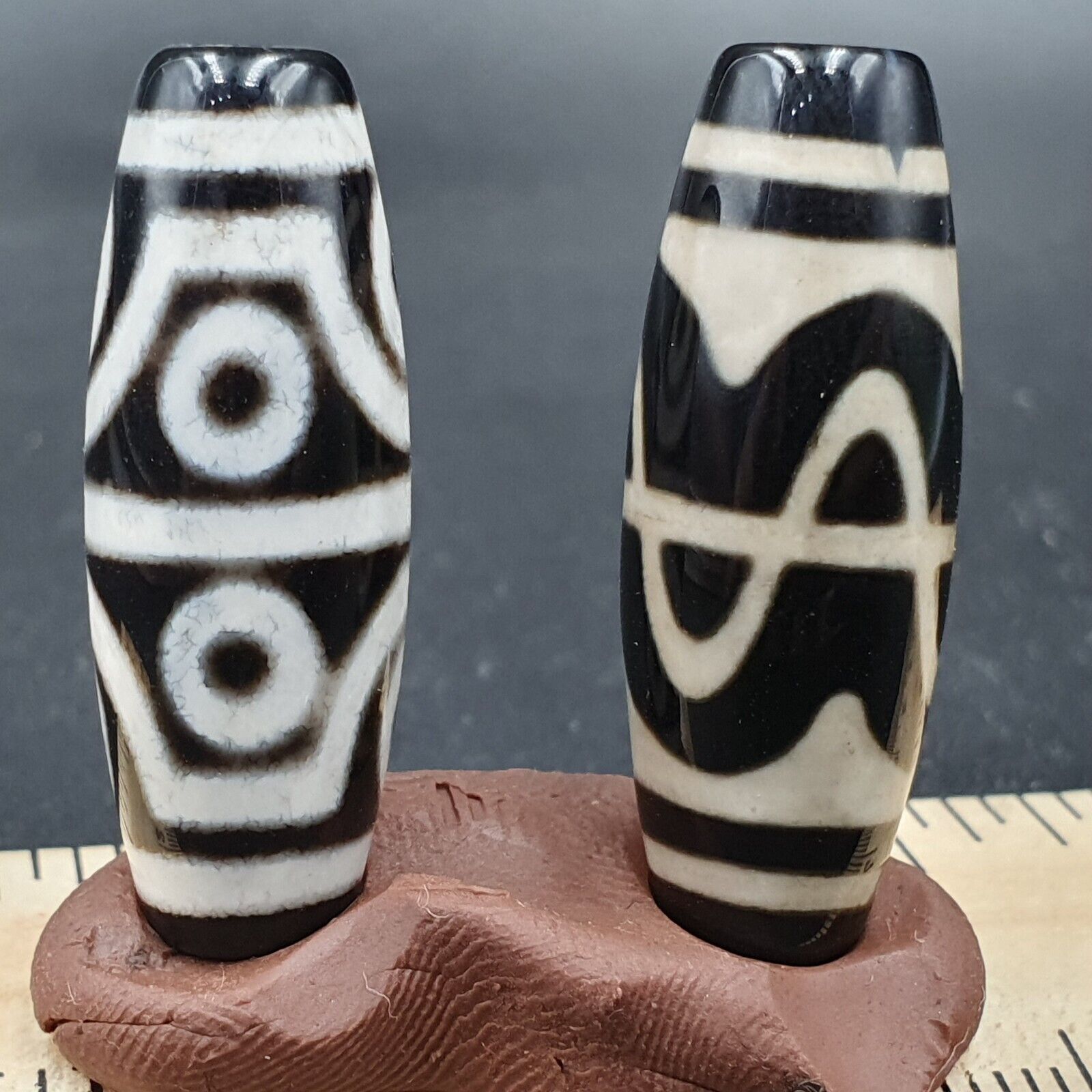 N#241 Himalayan Indo Tibetan rare Patterns Eyes Dzi Amulet Bead Lot 2 Beads