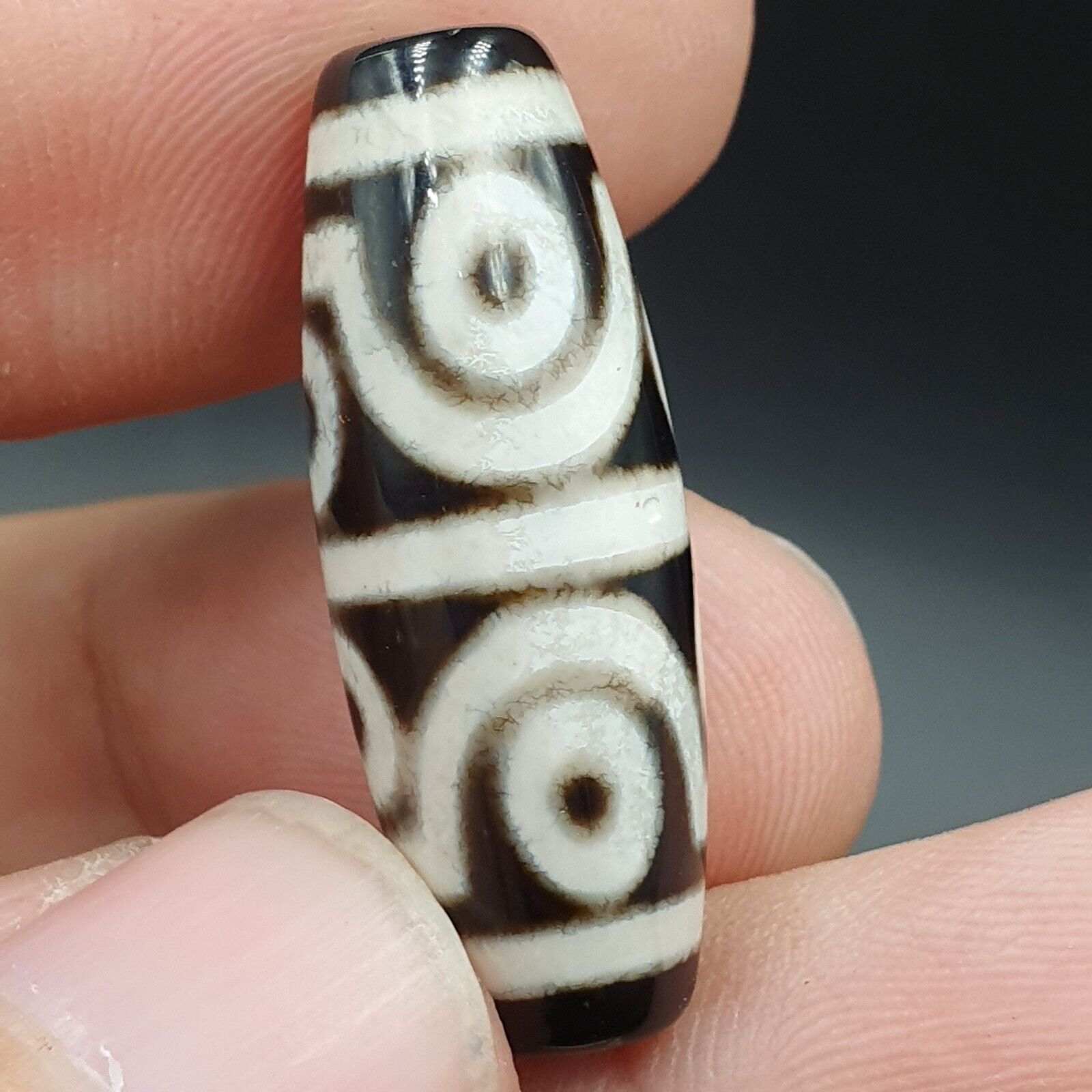 N#241 Himalayan Indo Tibetan rare Patterns Eyes Dzi Amulet Bead Lot 2 Beads