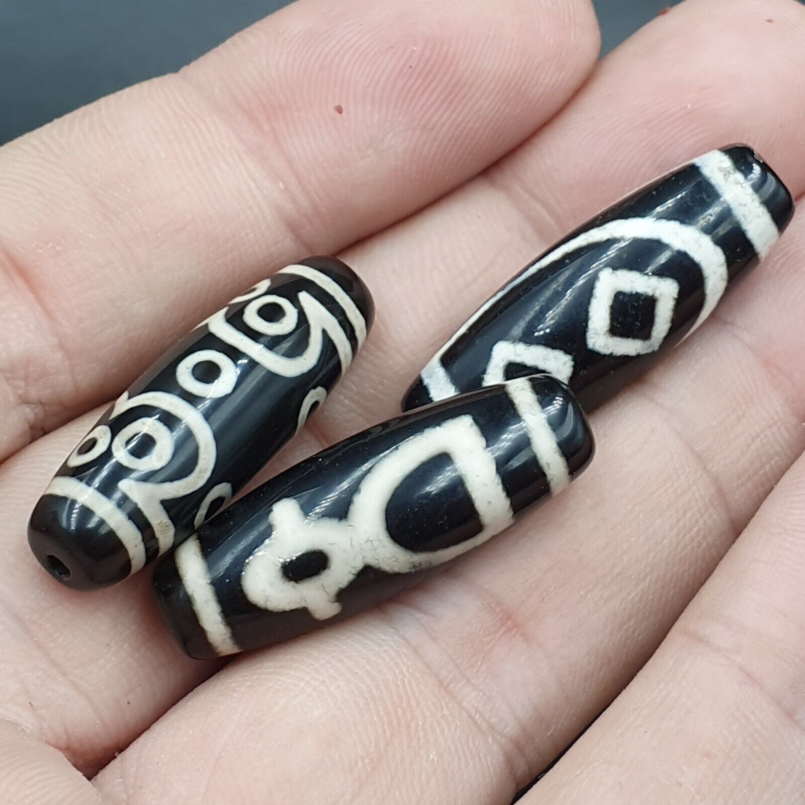 N#341 Himalayan Indo Tibetan rare Patterns Eyes Dzi Amulet Bead Lot 3 Beads