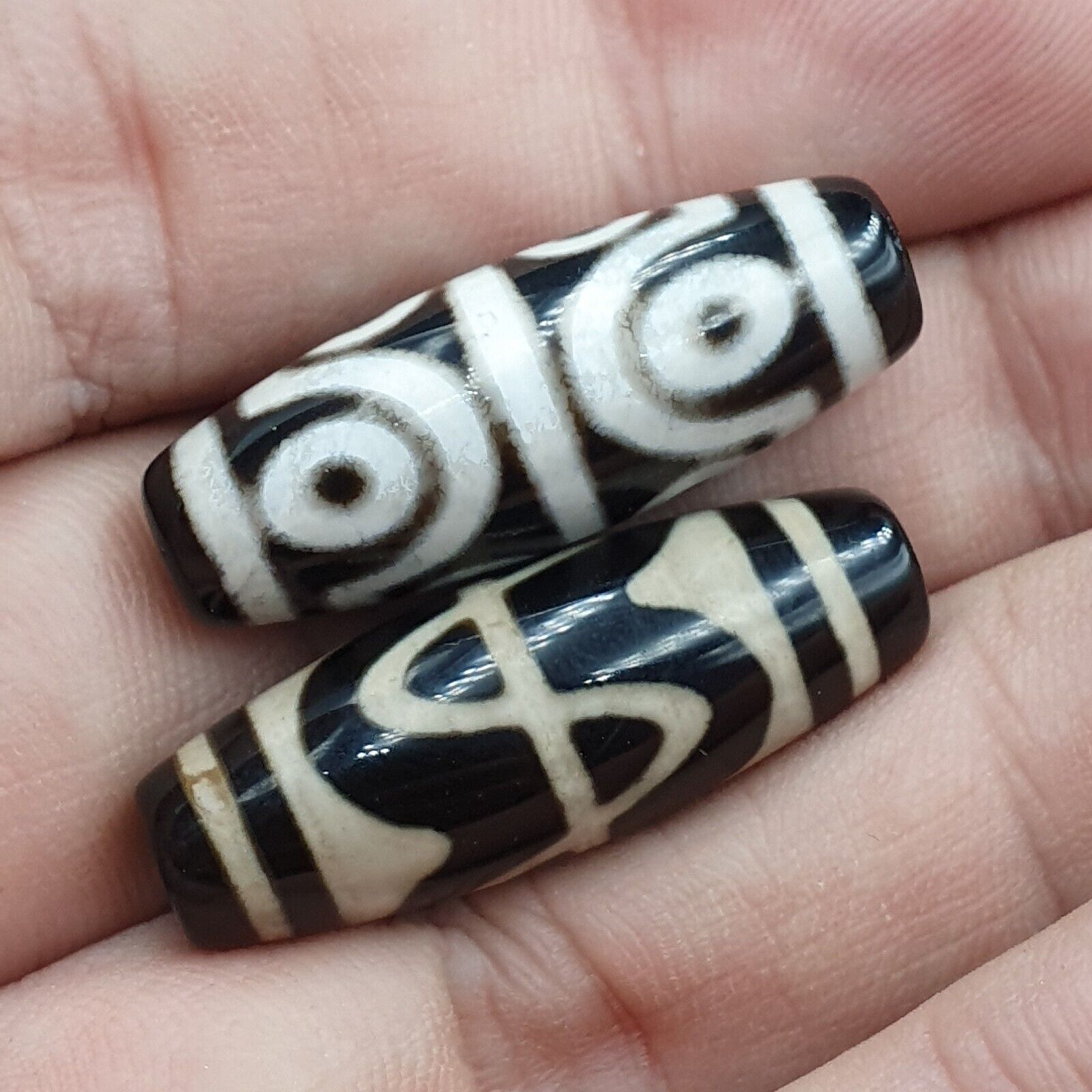 N#241 Himalayan Indo Tibetan rare Patterns Eyes Dzi Amulet Bead Lot 2 Beads