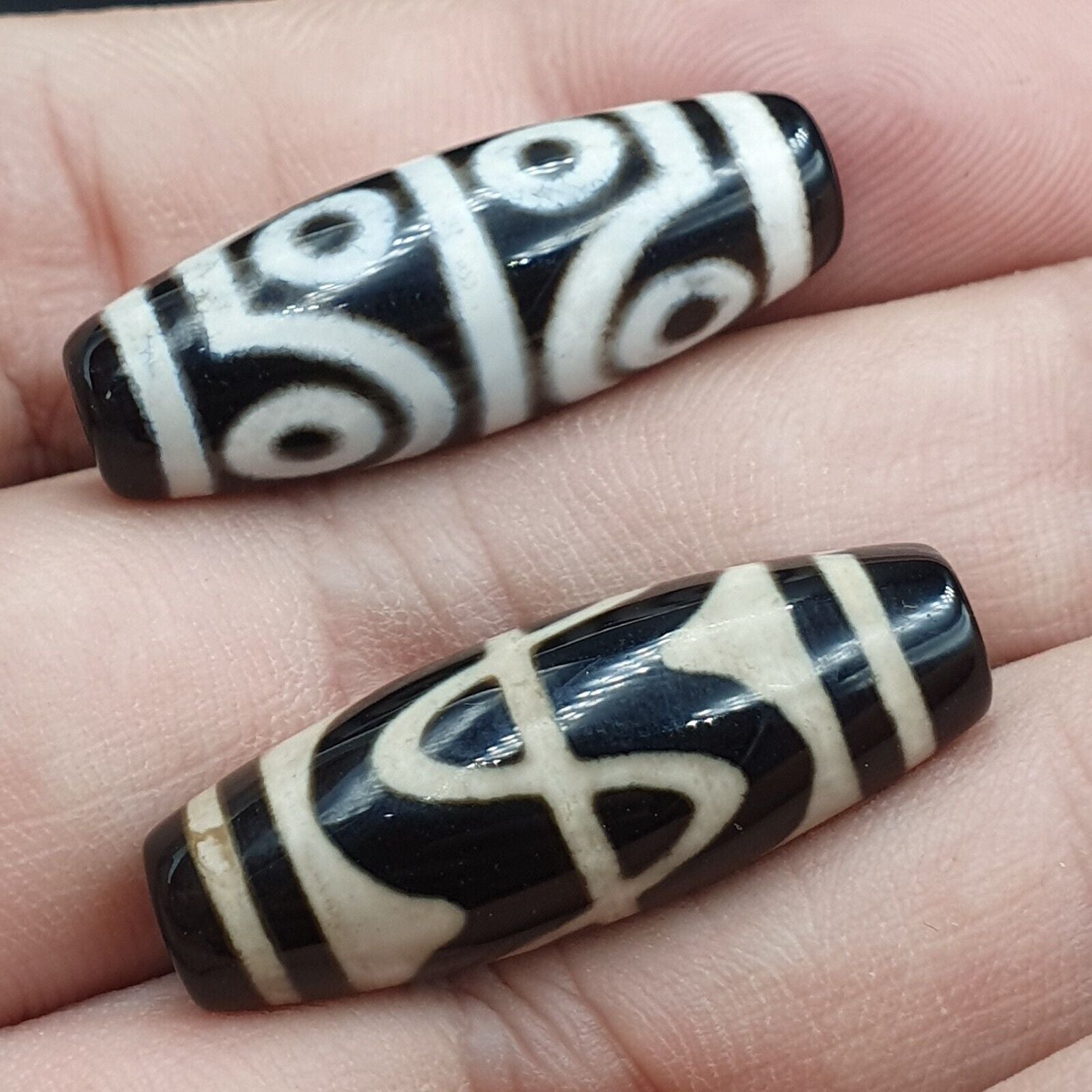 N#241 Himalayan Indo Tibetan rare Patterns Eyes Dzi Amulet Bead Lot 2 Beads