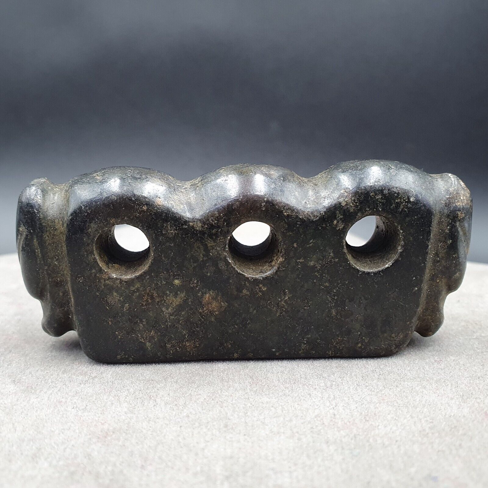 Antique Black Magnetic Stone mysterious animal carving Jade Amulet Stone MG -4