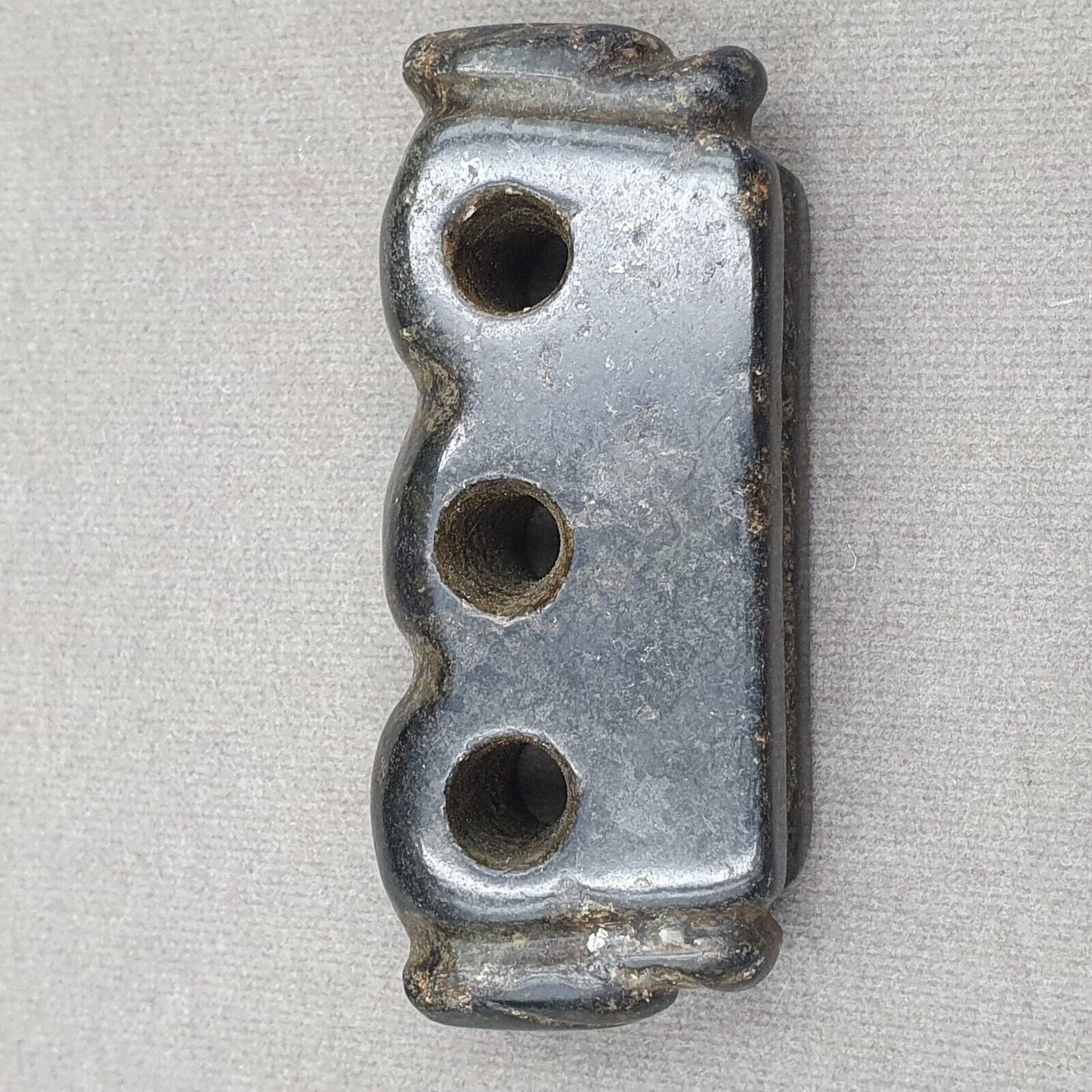 古董黑色磁石神秘動物雕刻玉石護身符石 MG -4