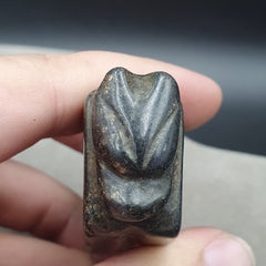 Antique Black Magnetic Stone mysterious animal carving Jade Amulet Stone MG -4