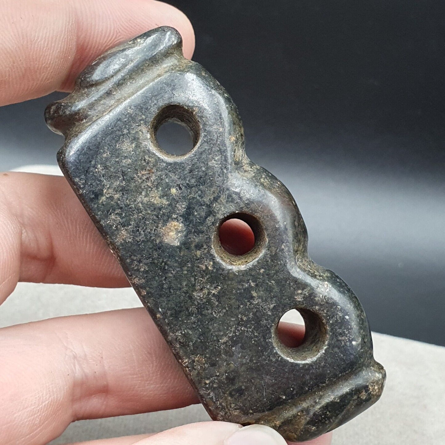 古董黑色磁石神秘動物雕刻玉石護身符石 MG -4