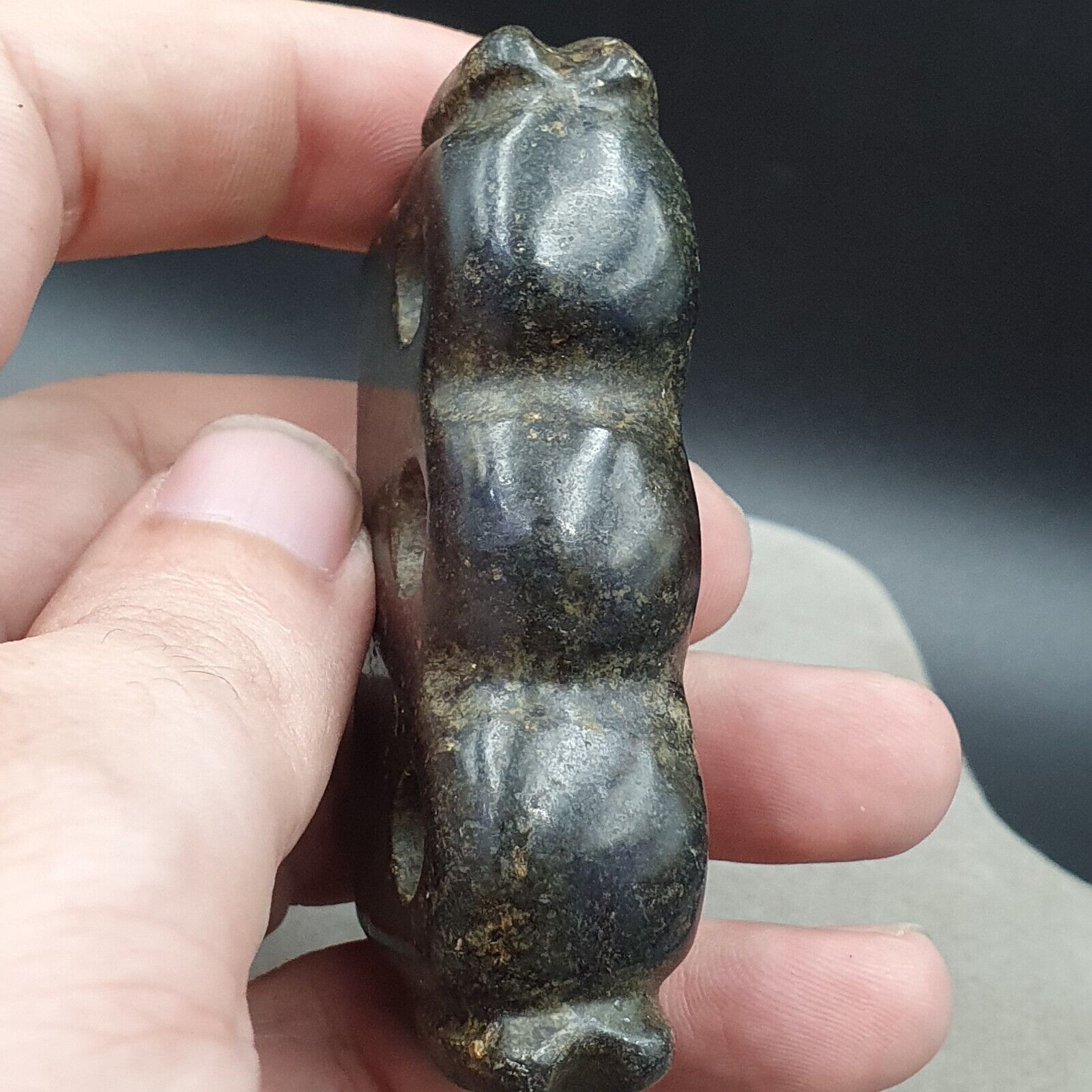 Antique Black Magnetic Stone mysterious animal carving Jade Amulet Stone MG -4