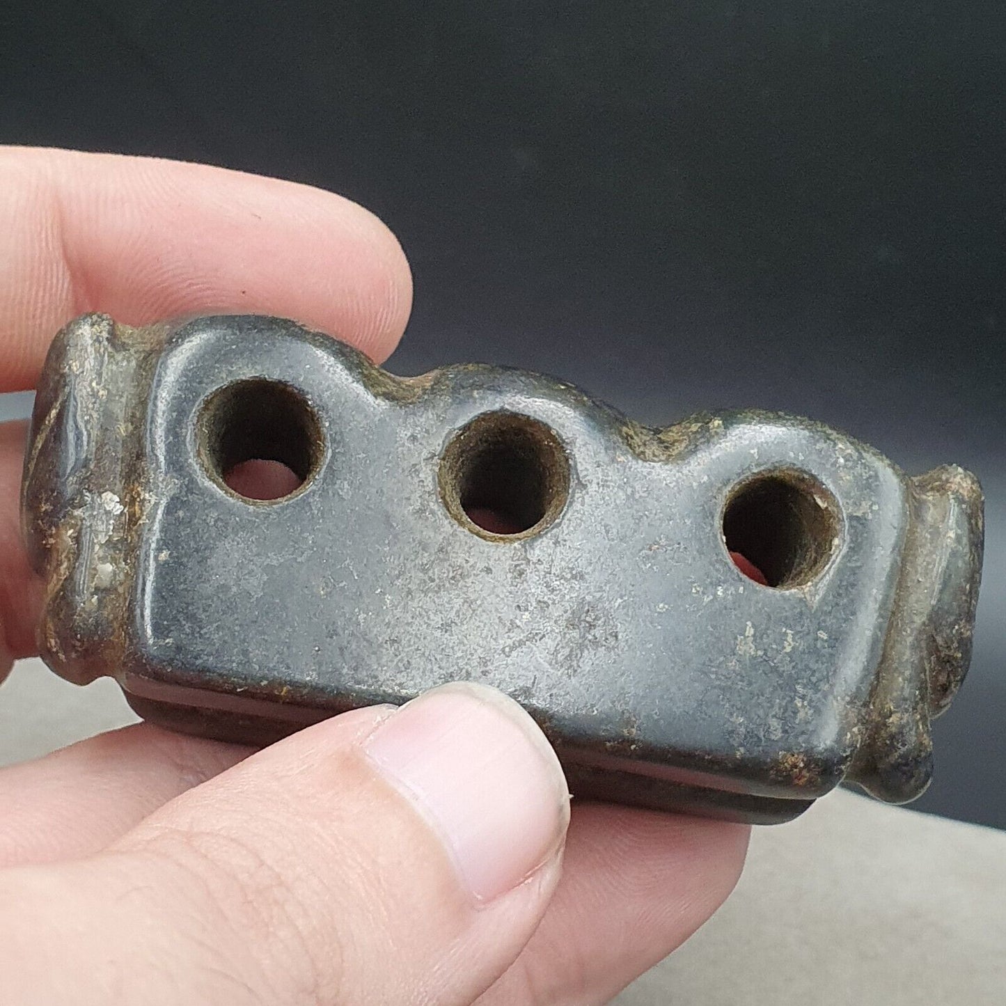 古董黑色磁石神秘動物雕刻玉石護身符石 MG -4