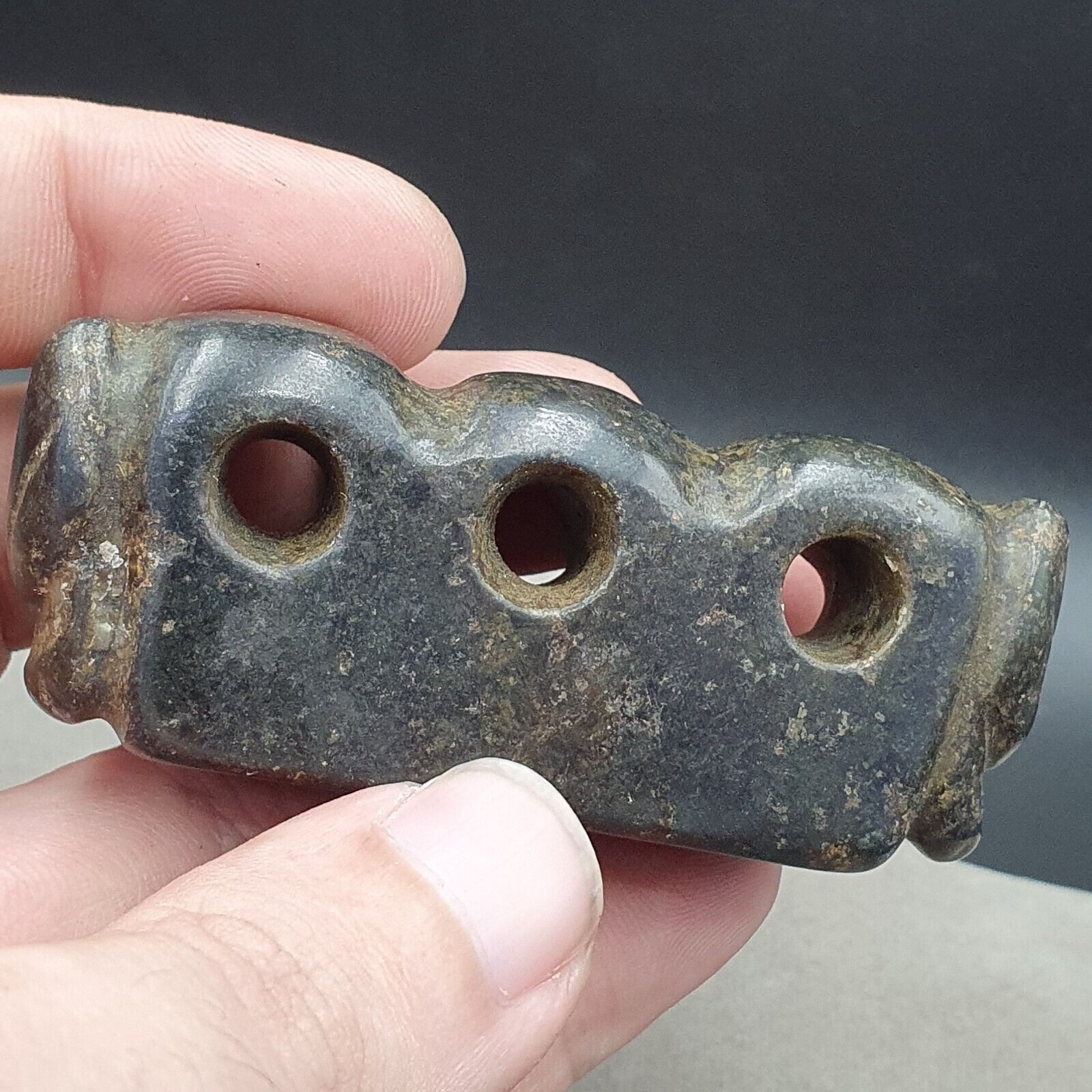 Antique Black Magnetic Stone mysterious animal carving Jade Amulet Stone MG -4