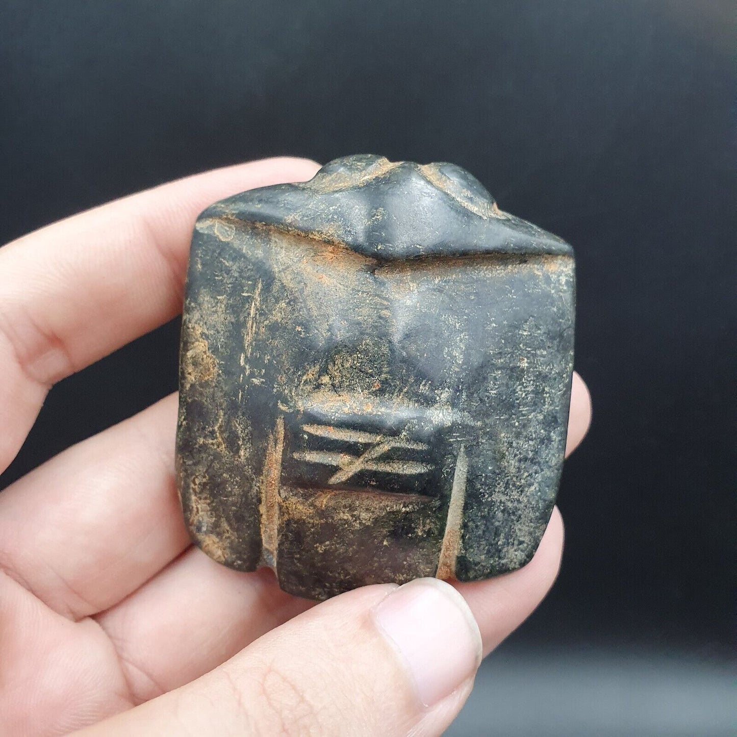 古董黑色磁石神秘動物雕刻玉石護身符石 MG - 2