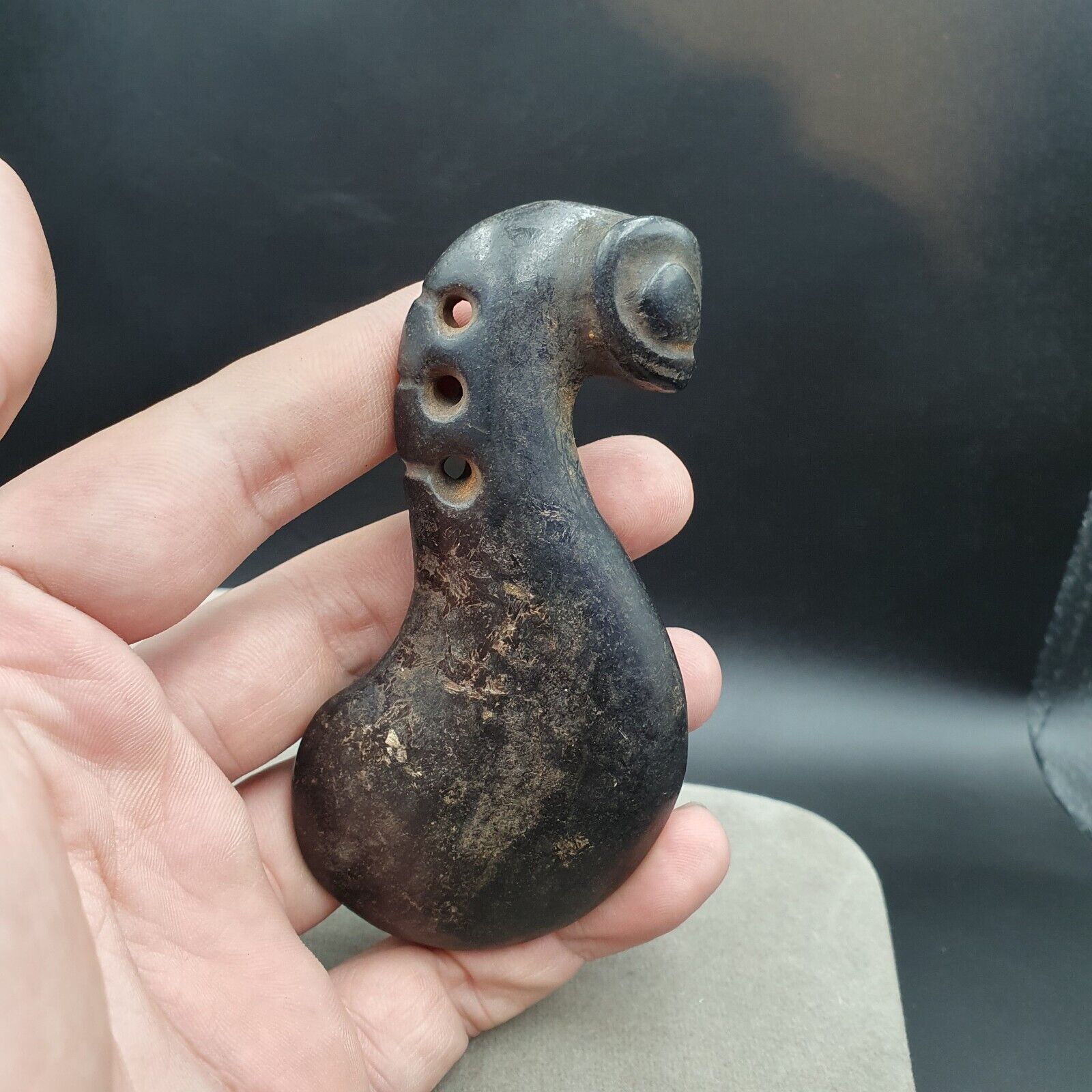 Antique Black Magnetic Stone mysterious animal carving Jade Amulet Stone MG - 3