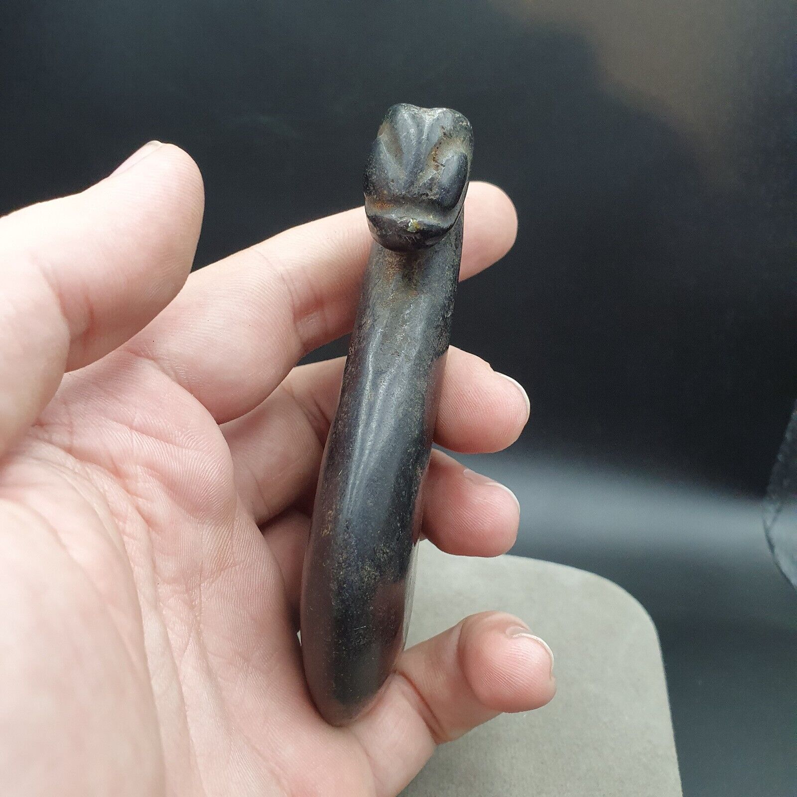 Antique Black Magnetic Stone mysterious animal carving Jade Amulet Stone MG - 3