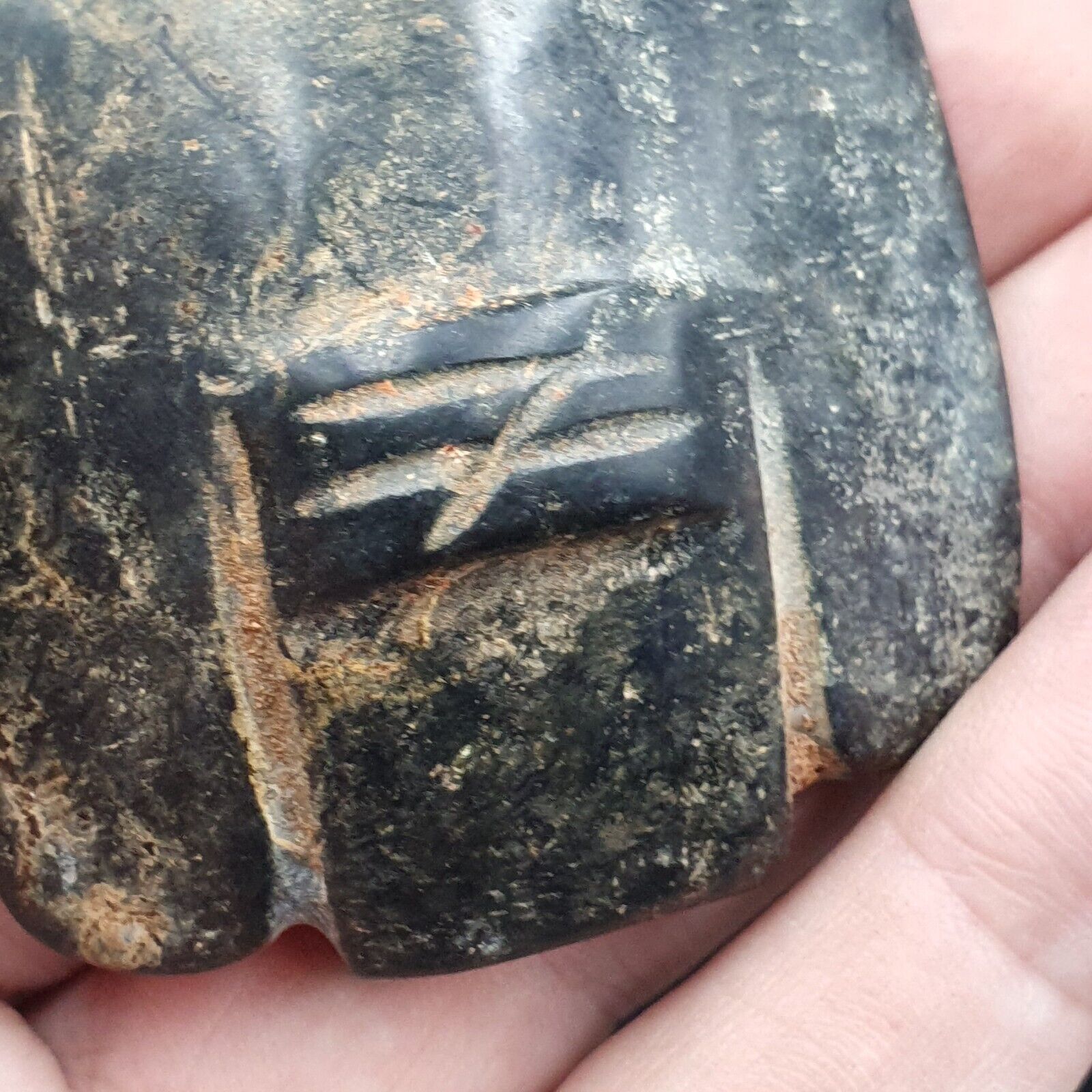 Antique Black Magnetic Stone mysterious animal carving Jade Amulet Stone MG - 2