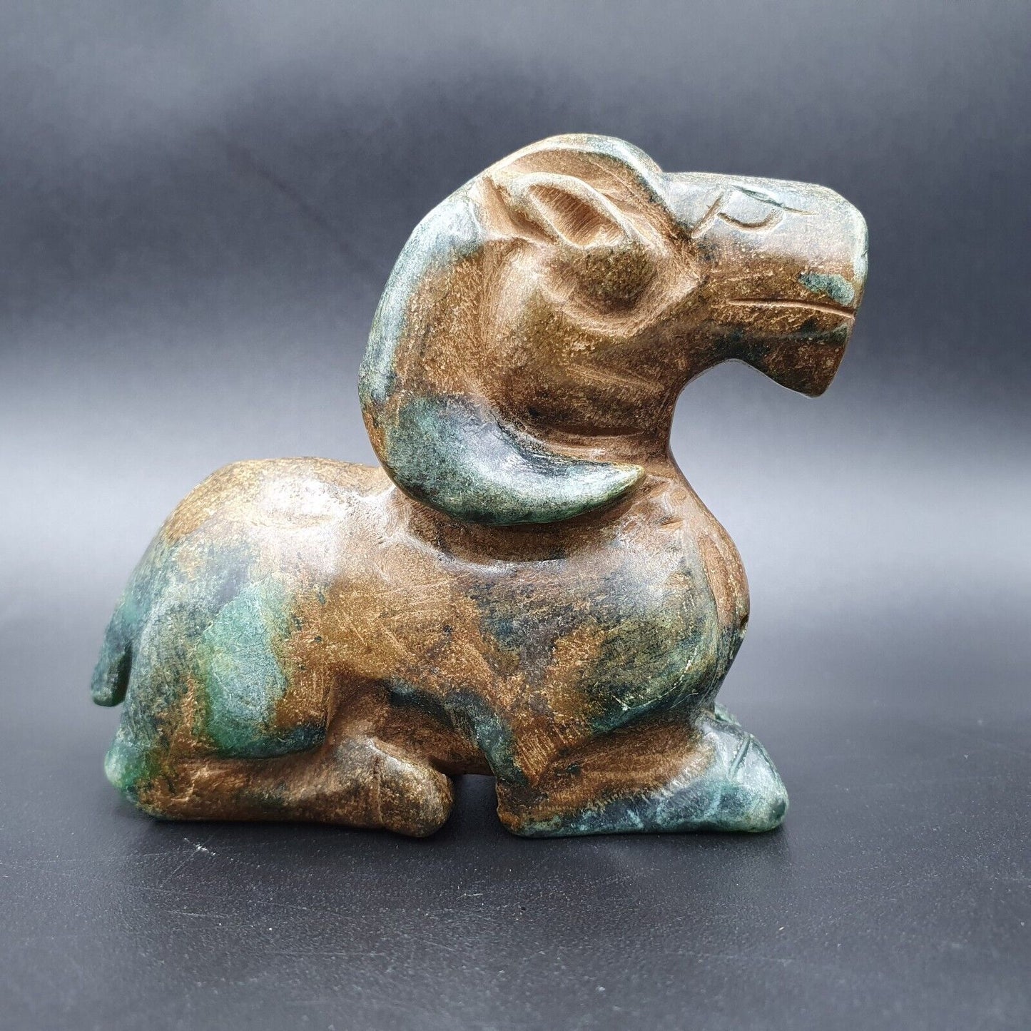 Antiker Stein Jade geheimnisvolles Tier Schaf Schnitzstein Amulett Perlenstein JD2