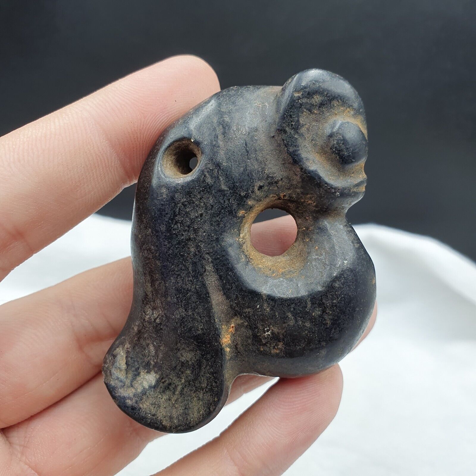 Antique Black Magnetic Stone mysterious animal carving Jade Amulet Stone MG-9