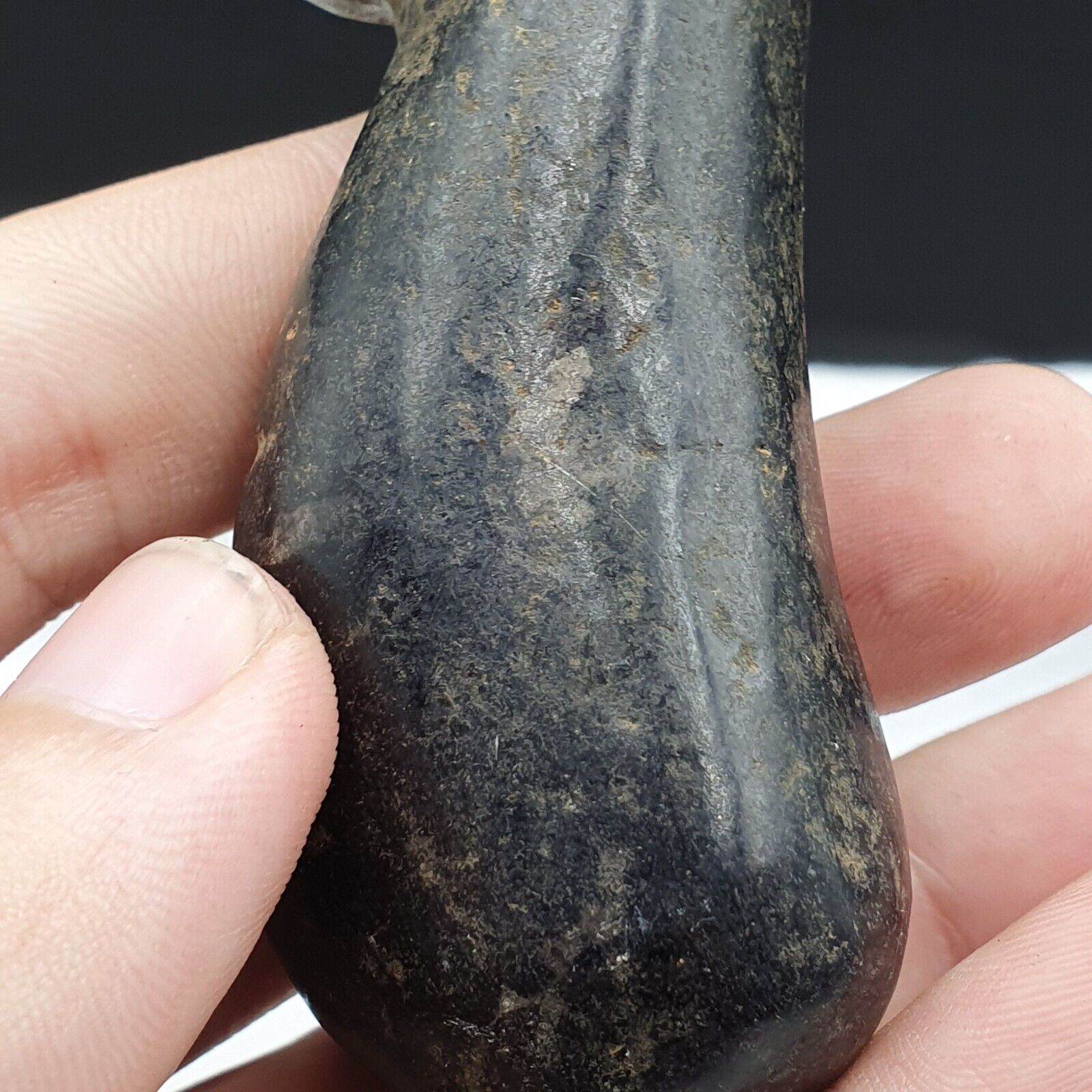 Antique Black Magnetic Stone mysterious animal carving Jade Amulet Stone MG-10