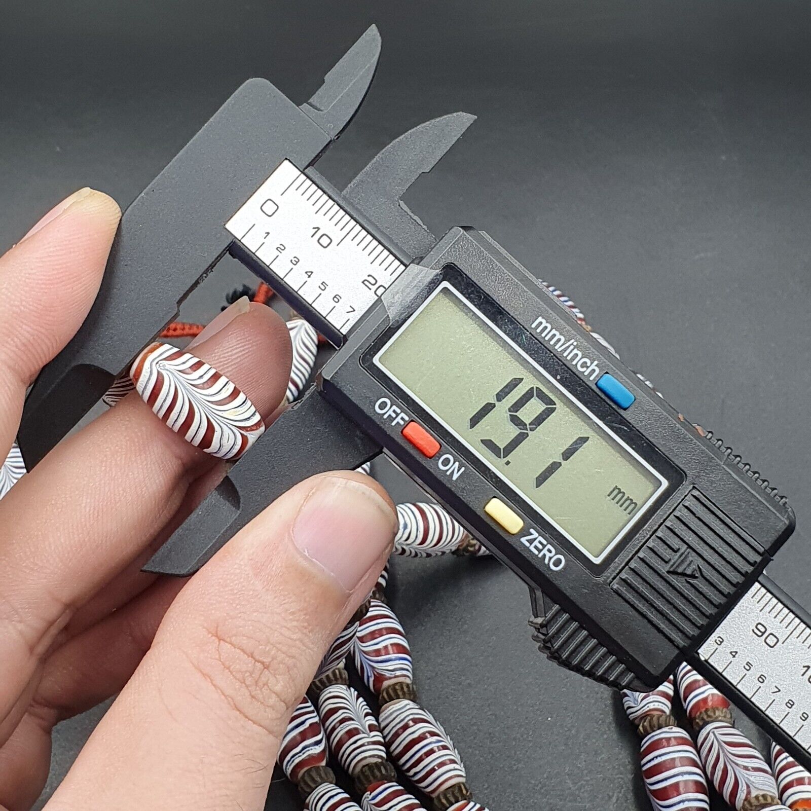 Vintage Venerano ART Fancy  Feather Beads 18x9.5MM  GLASS BEADS 24" Necklace F-2