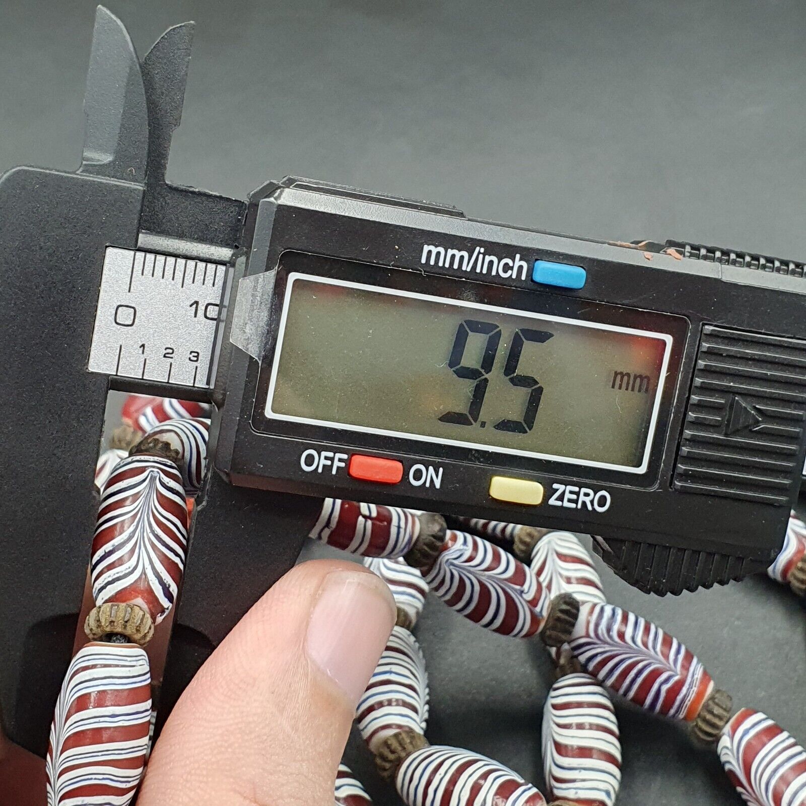 Vintage Venerano ART Fancy  Feather Beads 18x9.5MM  GLASS BEADS 24" Necklace F-2