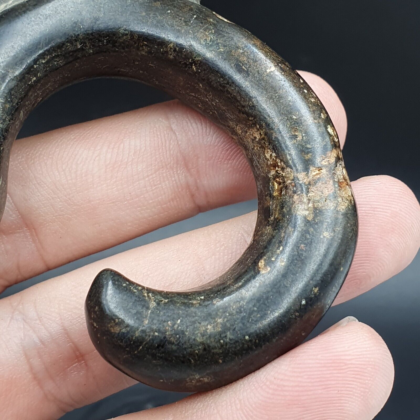 Antique Black Magnetic Stone Snake animal carving Jade Amulet Stone MG-12