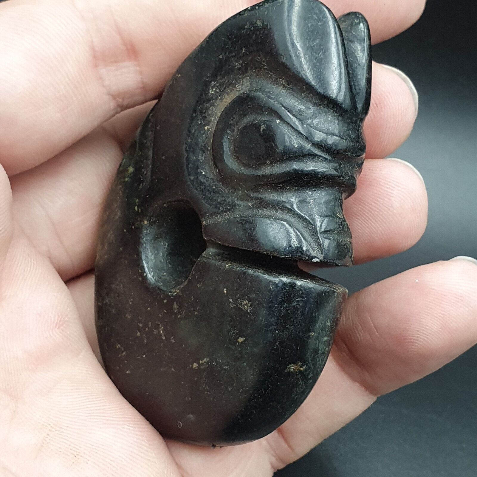 Antique Black Magnetic Stone Mystery creature Pendent Jade Amulet Stone MG-16