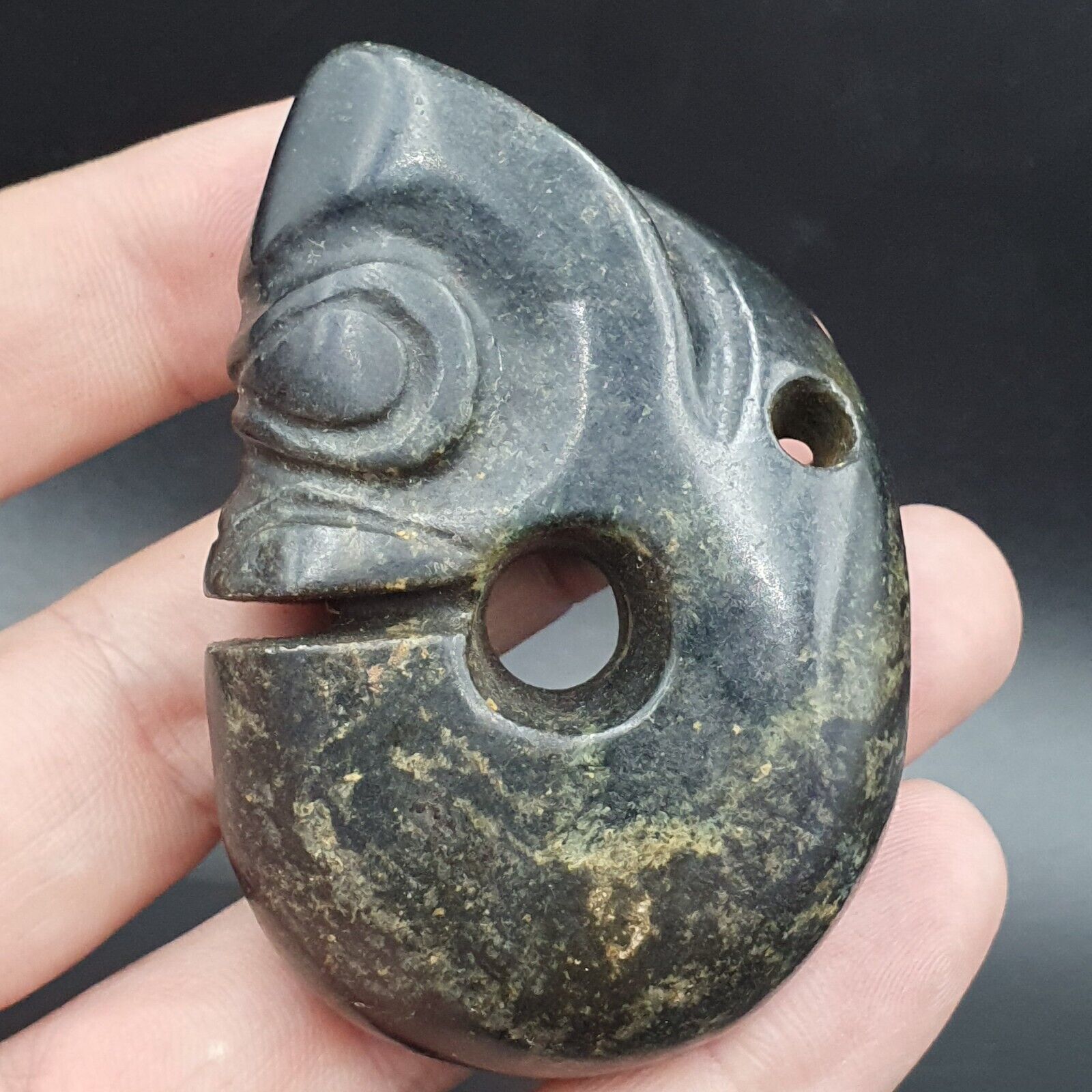 Antique Black Magnetic Stone Mystery creature Pendent Jade Amulet Stone MG-16
