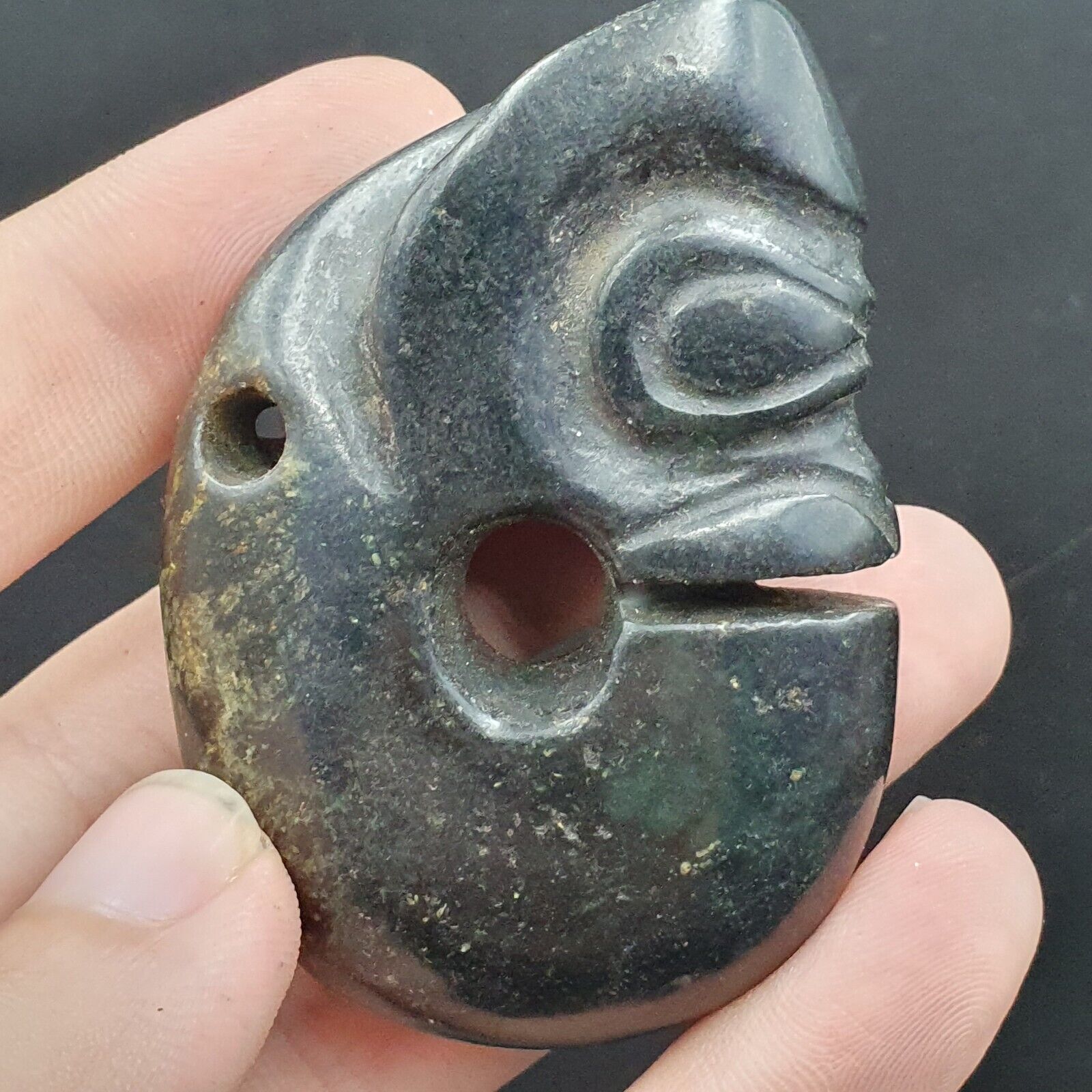 Antique Black Magnetic Stone Mystery creature Pendent Jade Amulet Stone MG-16