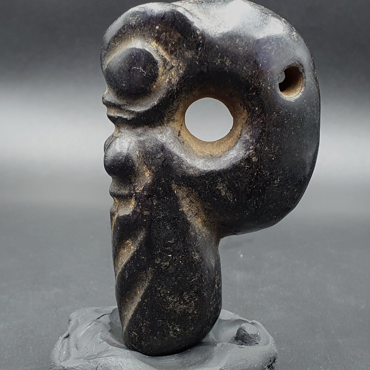 Antique Black Magnetic Stone Mystery creature Pendent Jade Amulet Stone MG-15