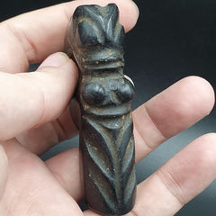 Antique Black Magnetic Stone Mystery creature Pendent Jade Amulet Stone MG-15