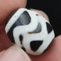 N#402 Himalayan Indo Tibetan rare Patterns Dzi Amulet Bead Lot 2 Beads 22x18mm