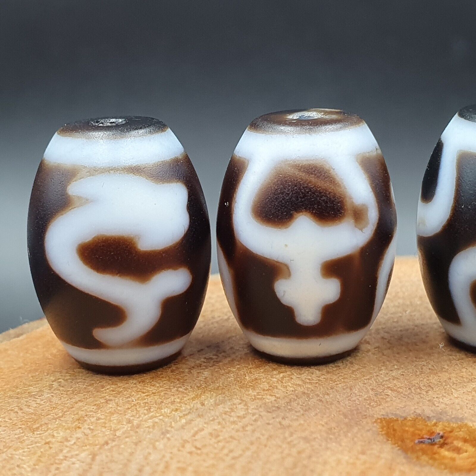 N#501 Himalayan Indo Tibetan rare Patterns Dzi Amulet Bead lot 4 beads