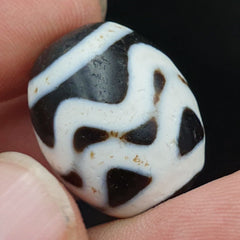 N#402 Himalayan Indo Tibetan rare Patterns Dzi Amulet Bead Lot 2 Beads 22x18mm
