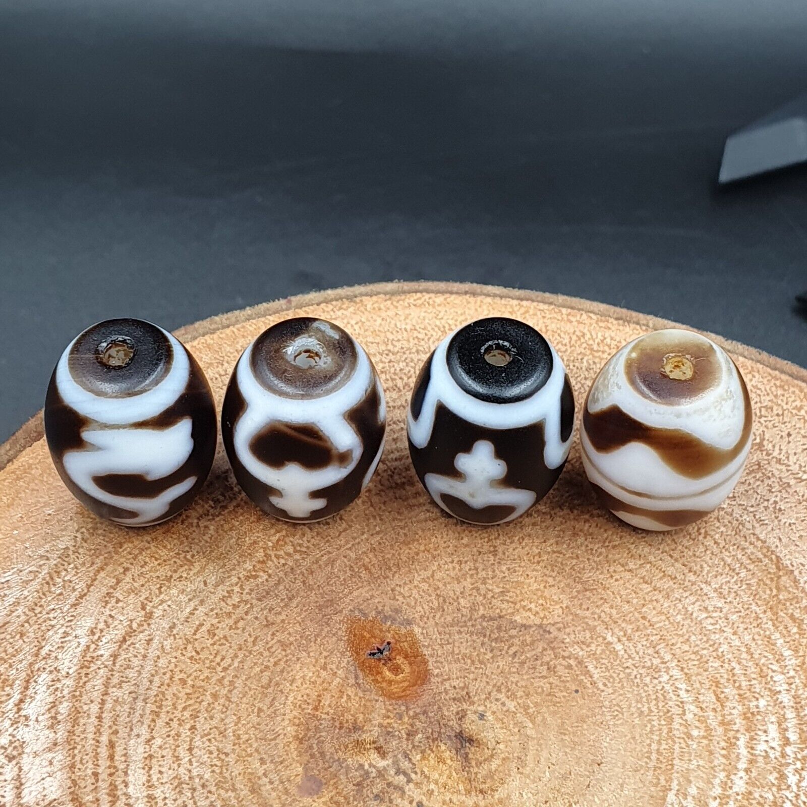 N#501 Himalayan Indo Tibetan rare Patterns Dzi Amulet Bead lot 4 beads