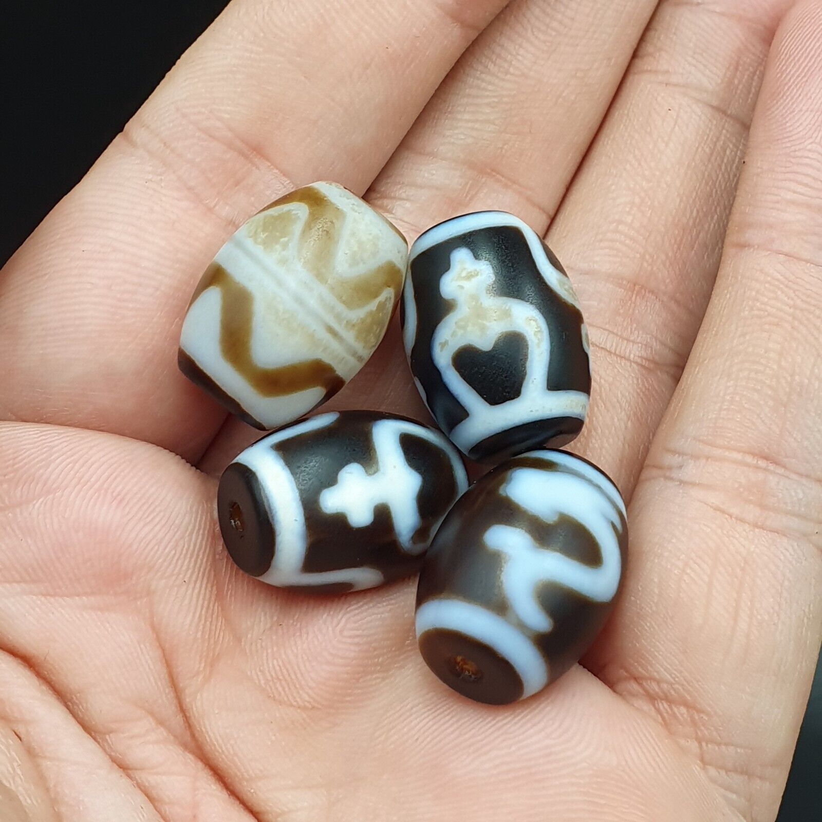N#501 Himalayan Indo Tibetan rare Patterns Dzi Amulet Bead lot 4 beads