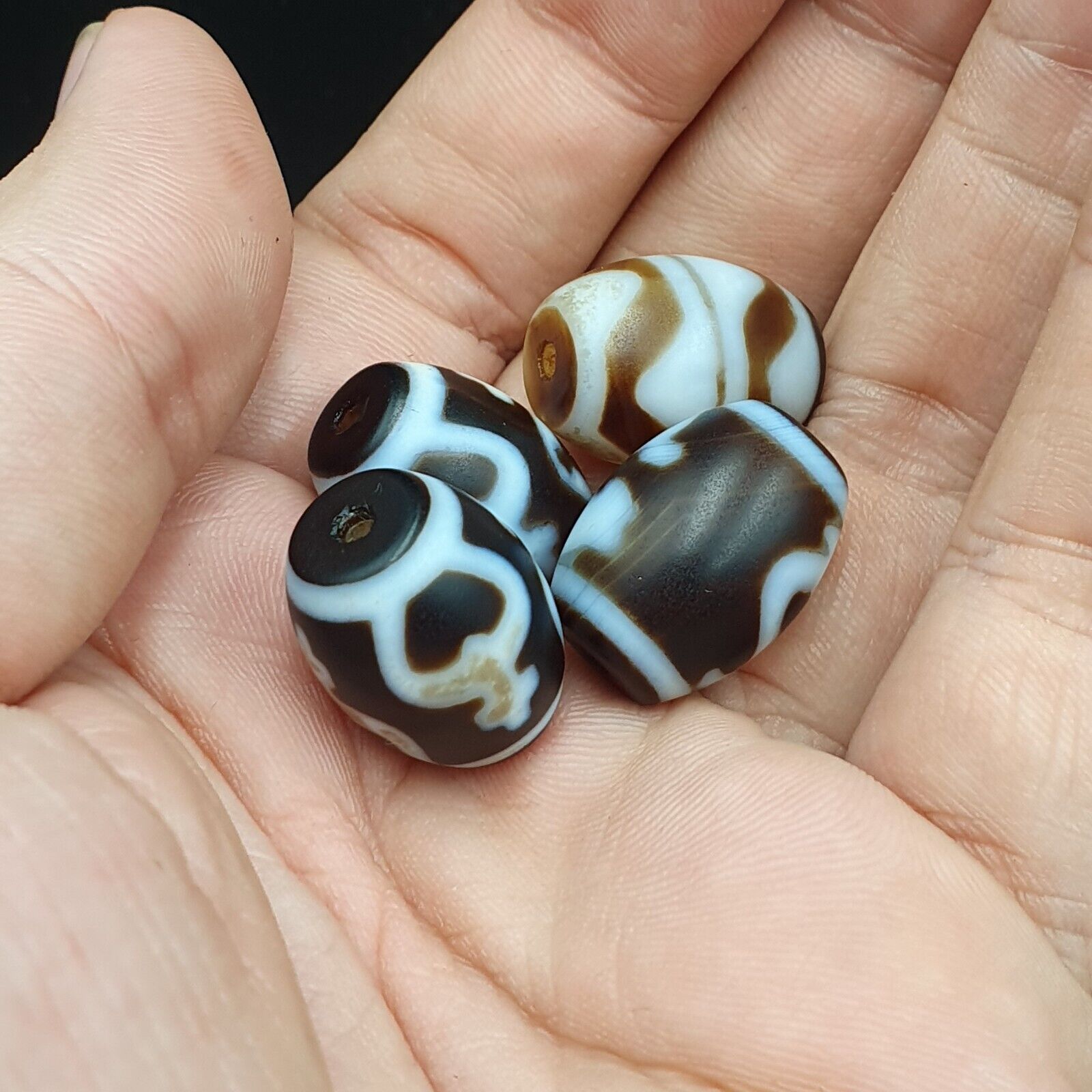 N#501 Himalayan Indo Tibetan rare Patterns Dzi Amulet Bead lot 4 beads