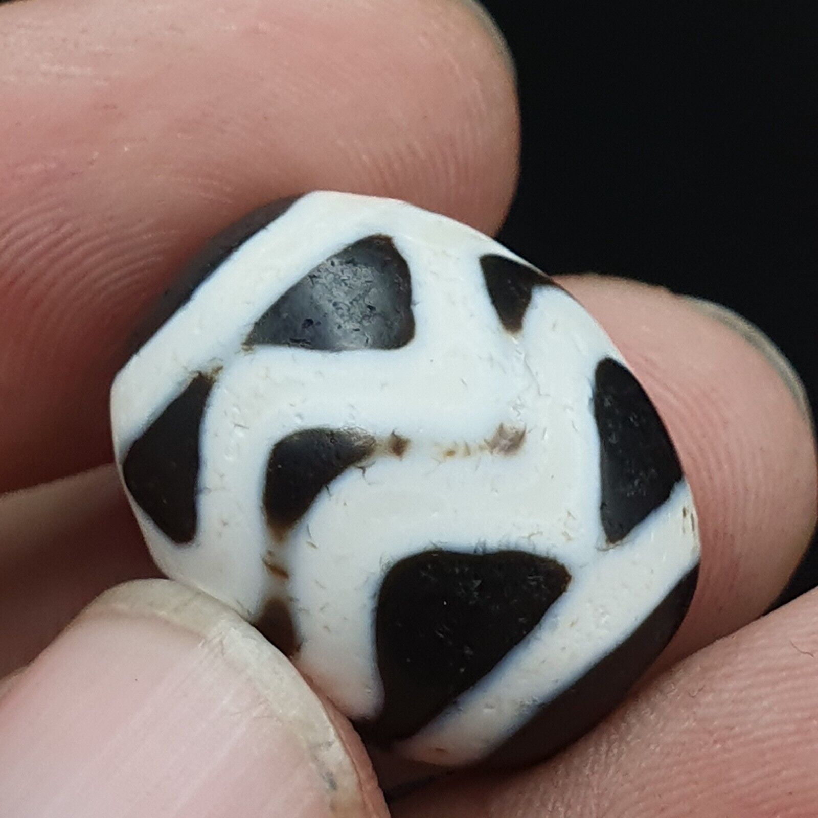 N#402 Himalayan Indo Tibetan rare Patterns Dzi Amulet Bead Lot 2 Beads 22x18mm