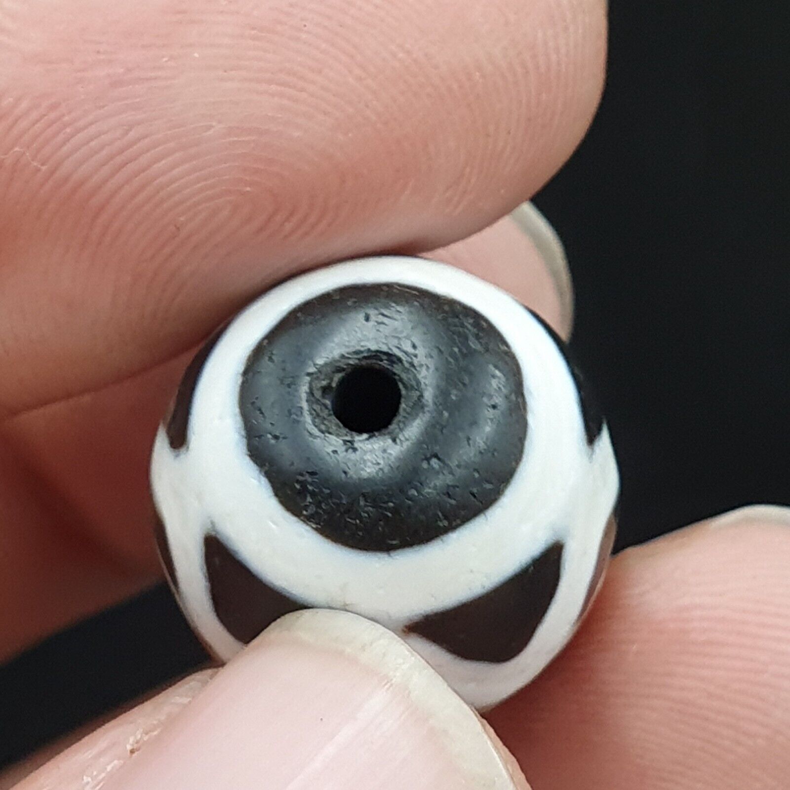 N#402 Himalayan Indo Tibetan rare Patterns Dzi Amulet Bead Lot 2 Beads 22x18mm