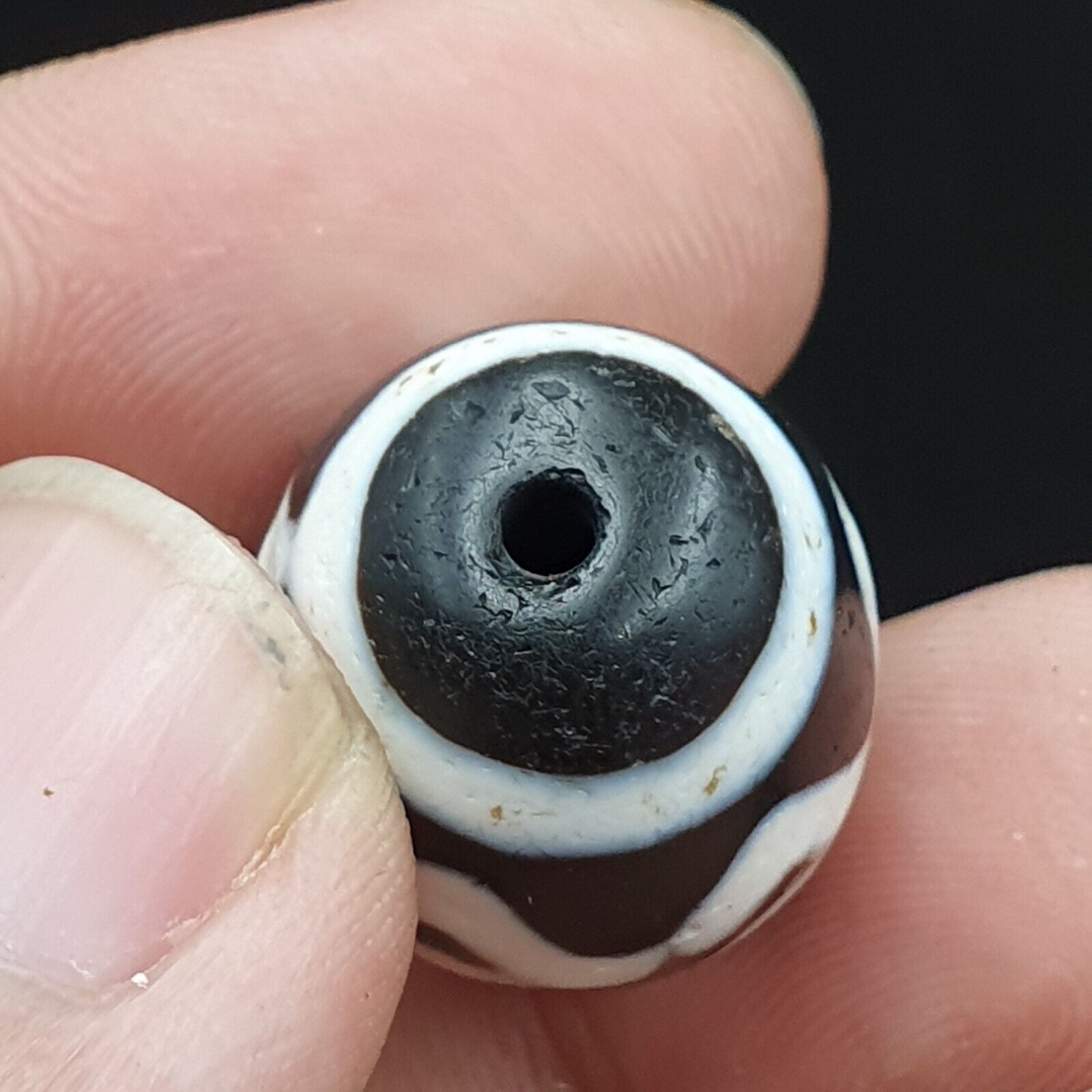 N#402 Himalayan Indo Tibetan rare Patterns Dzi Amulet Bead Lot 2 Beads 22x18mm