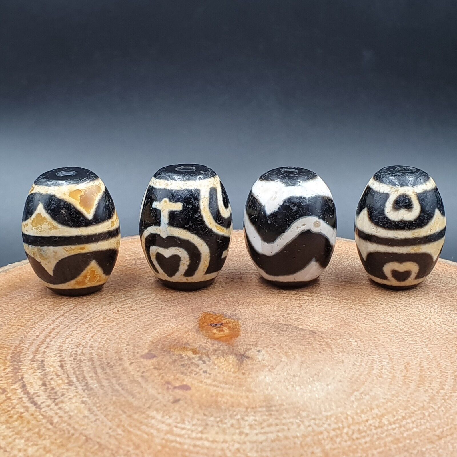 N#315 Himalayan Indo Tibetan rare Patterns Dzi Amulet Bead Lot 4 Beads