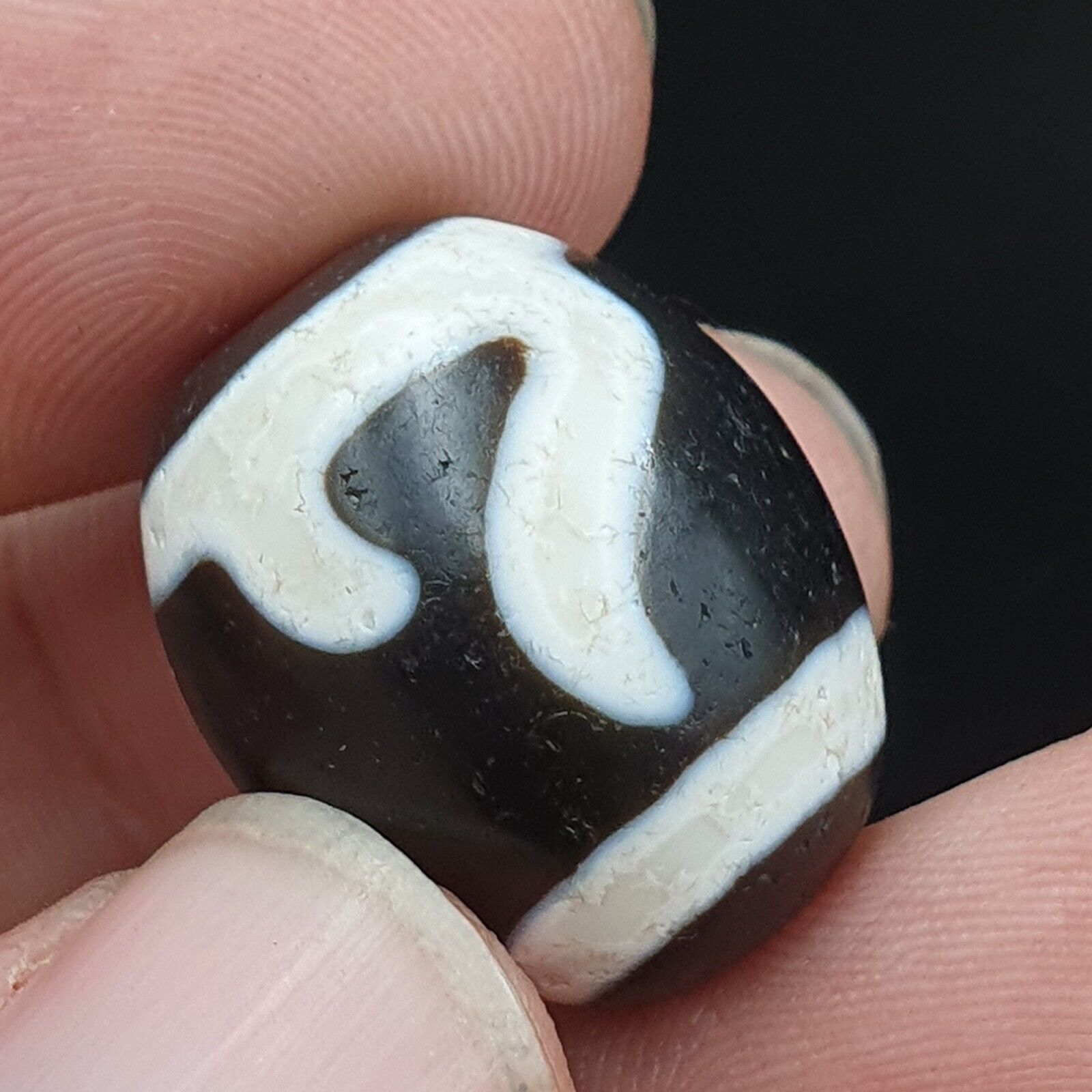 N#402 Himalayan Indo Tibetan rare Patterns Dzi Amulet Bead Lot 2 Beads 22x18mm